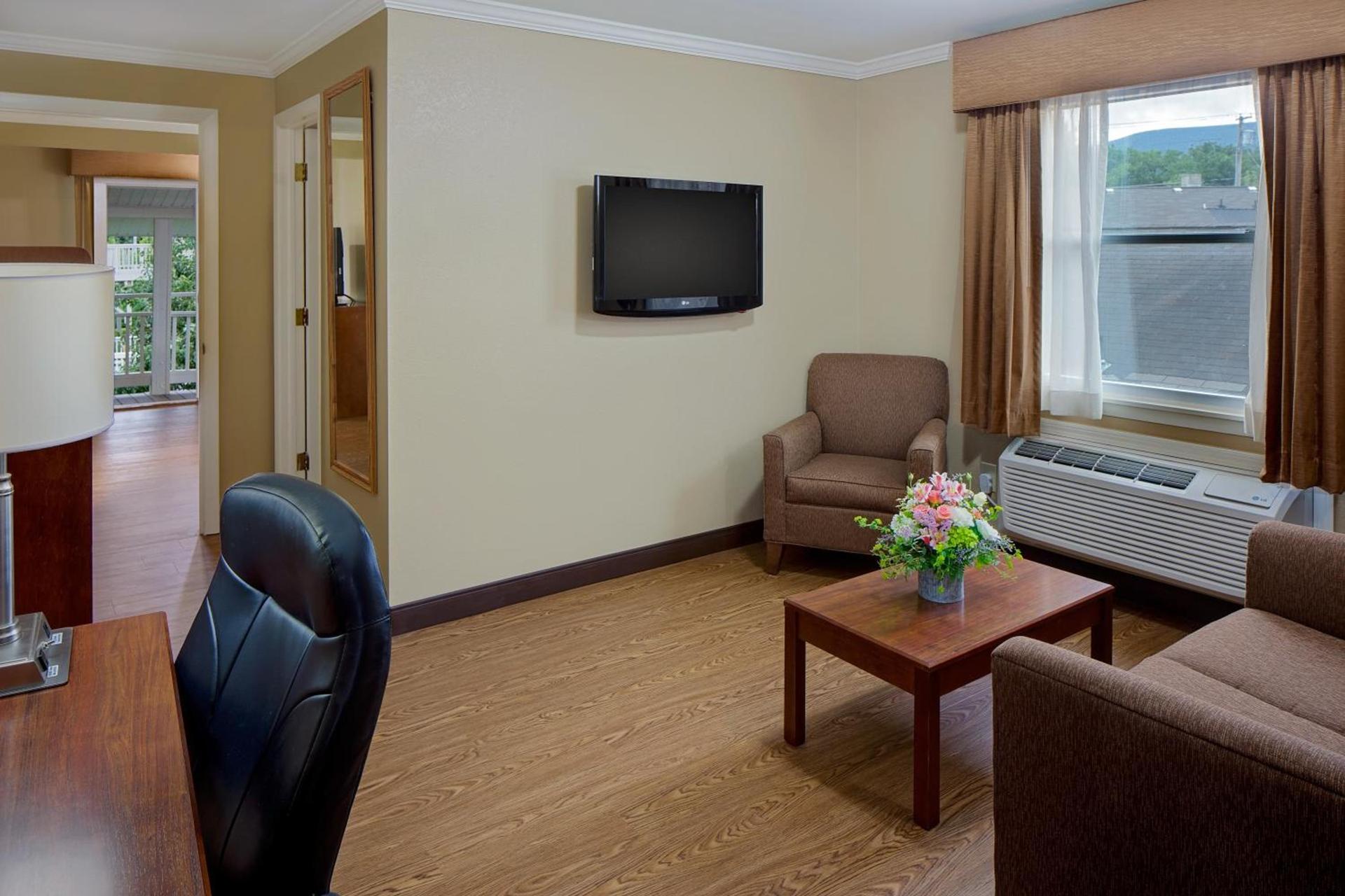 New Englander Inn Bennington photo 20
