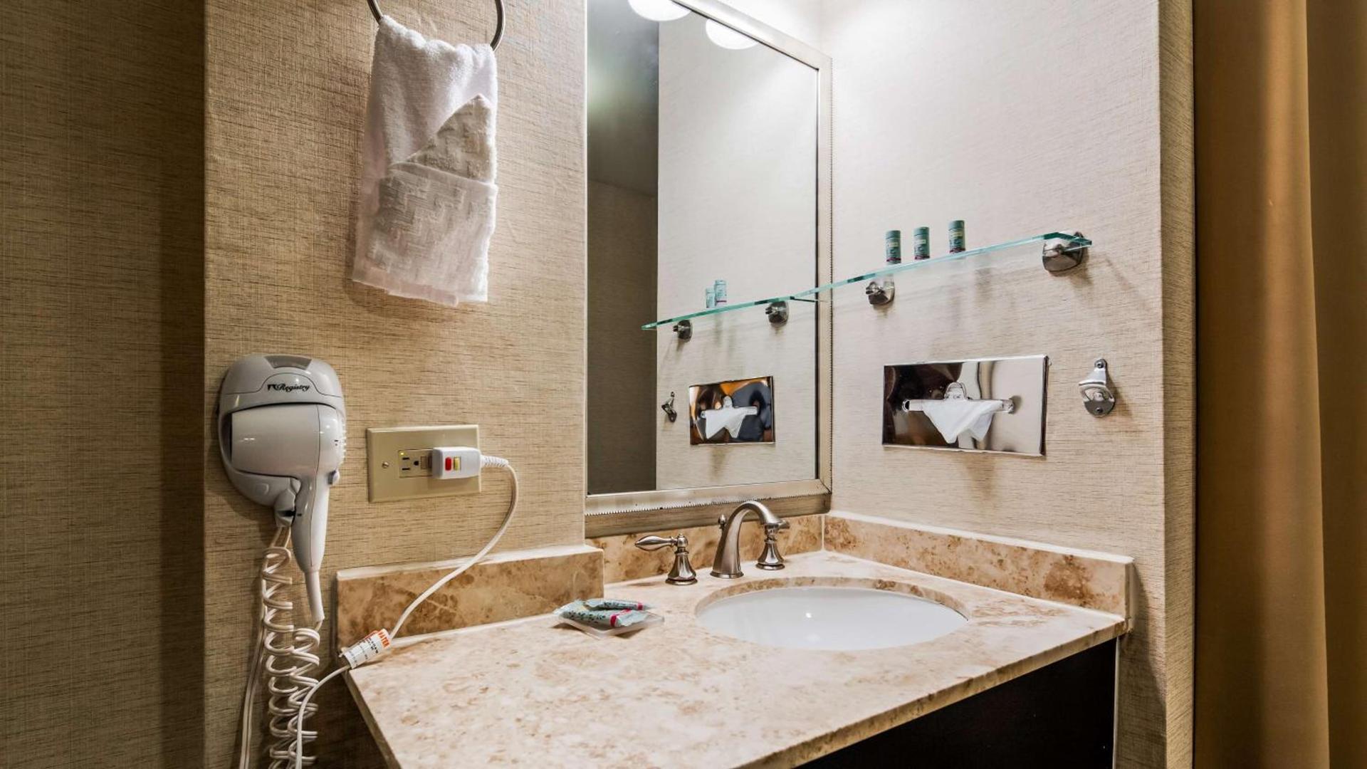 Best Western Queens Gold Coast photo 13