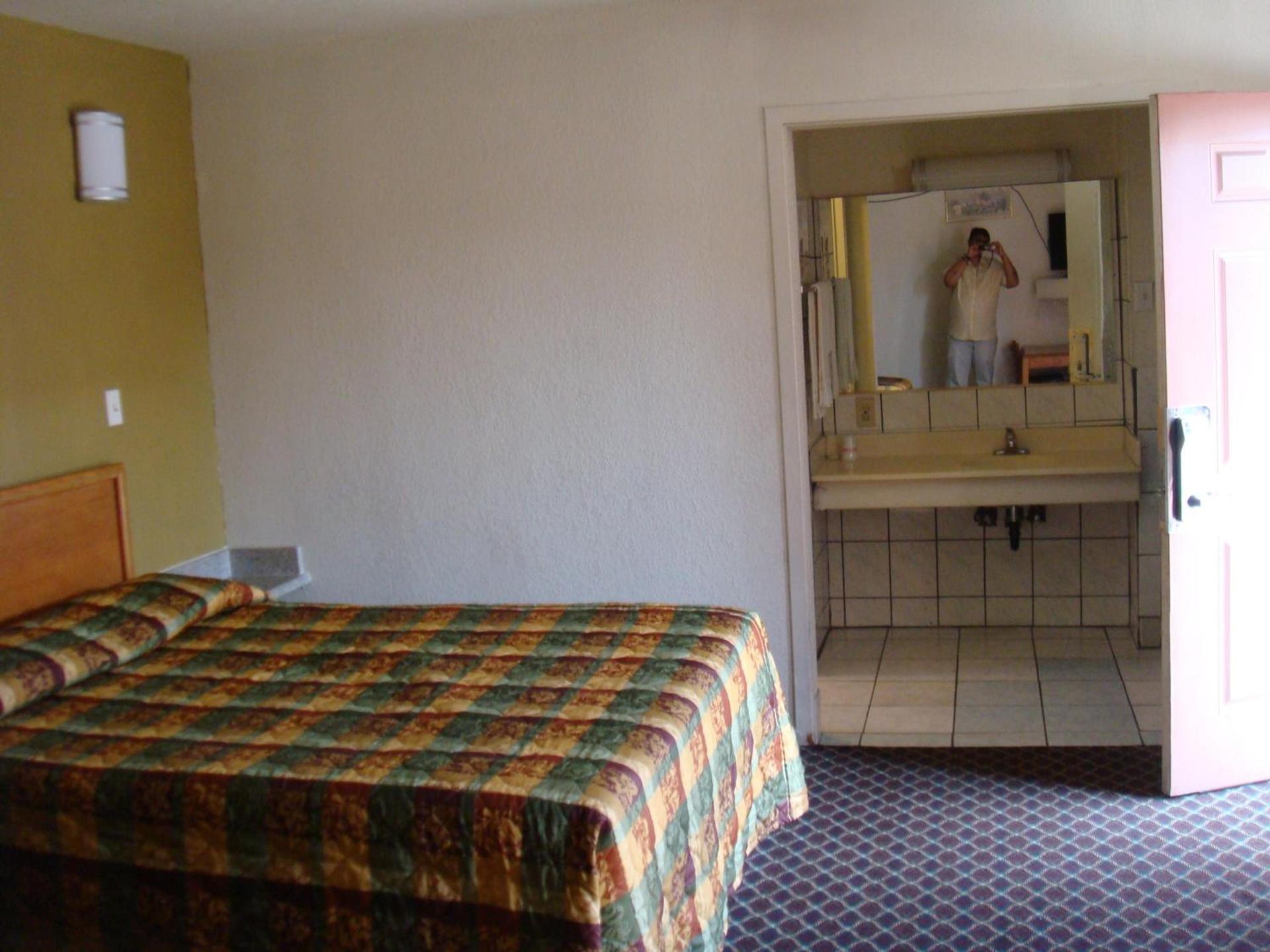 American Inn photo 16