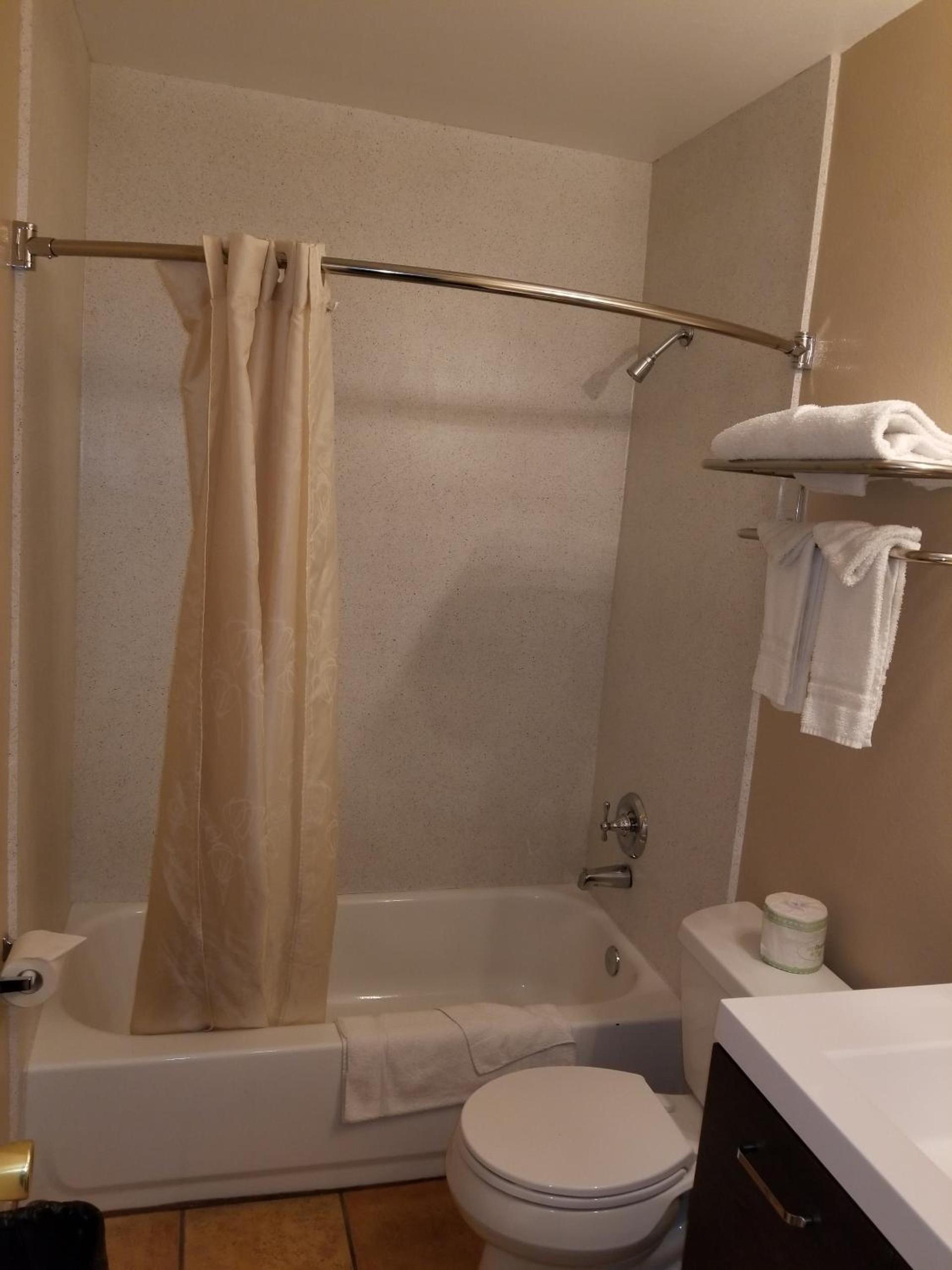 Beverly Lodge photo 23