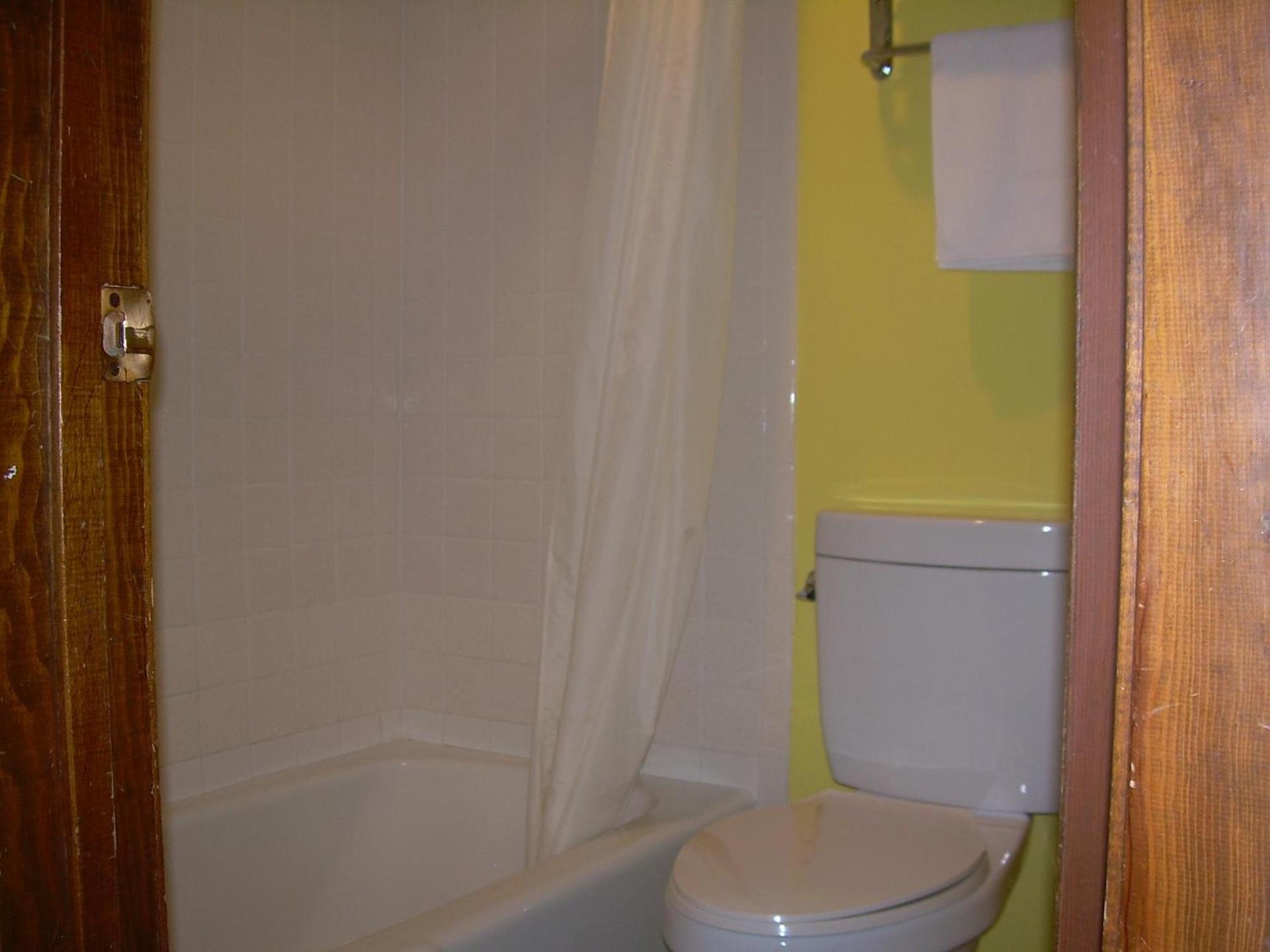 83 motel photo 9