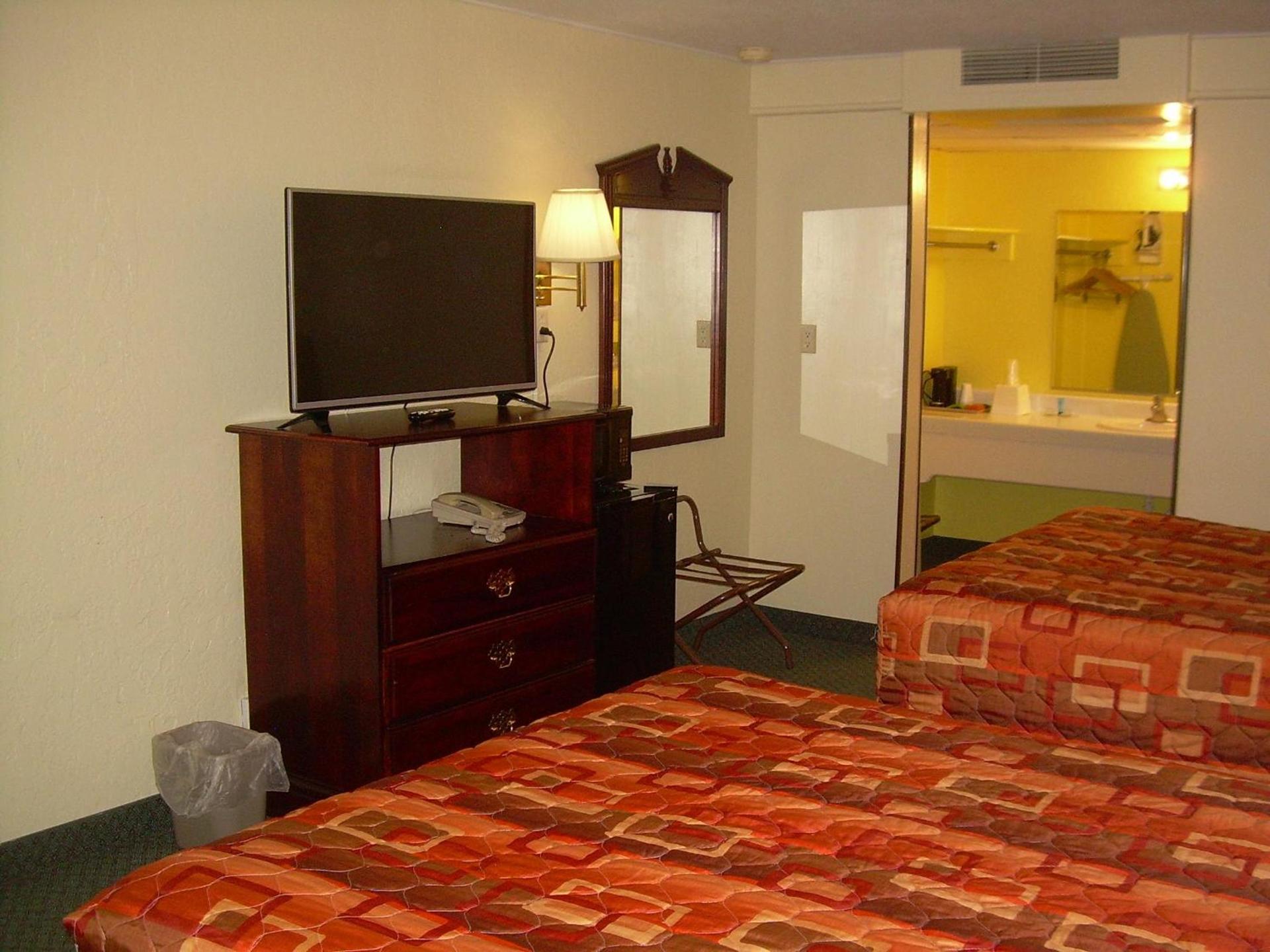 83 motel photo 14