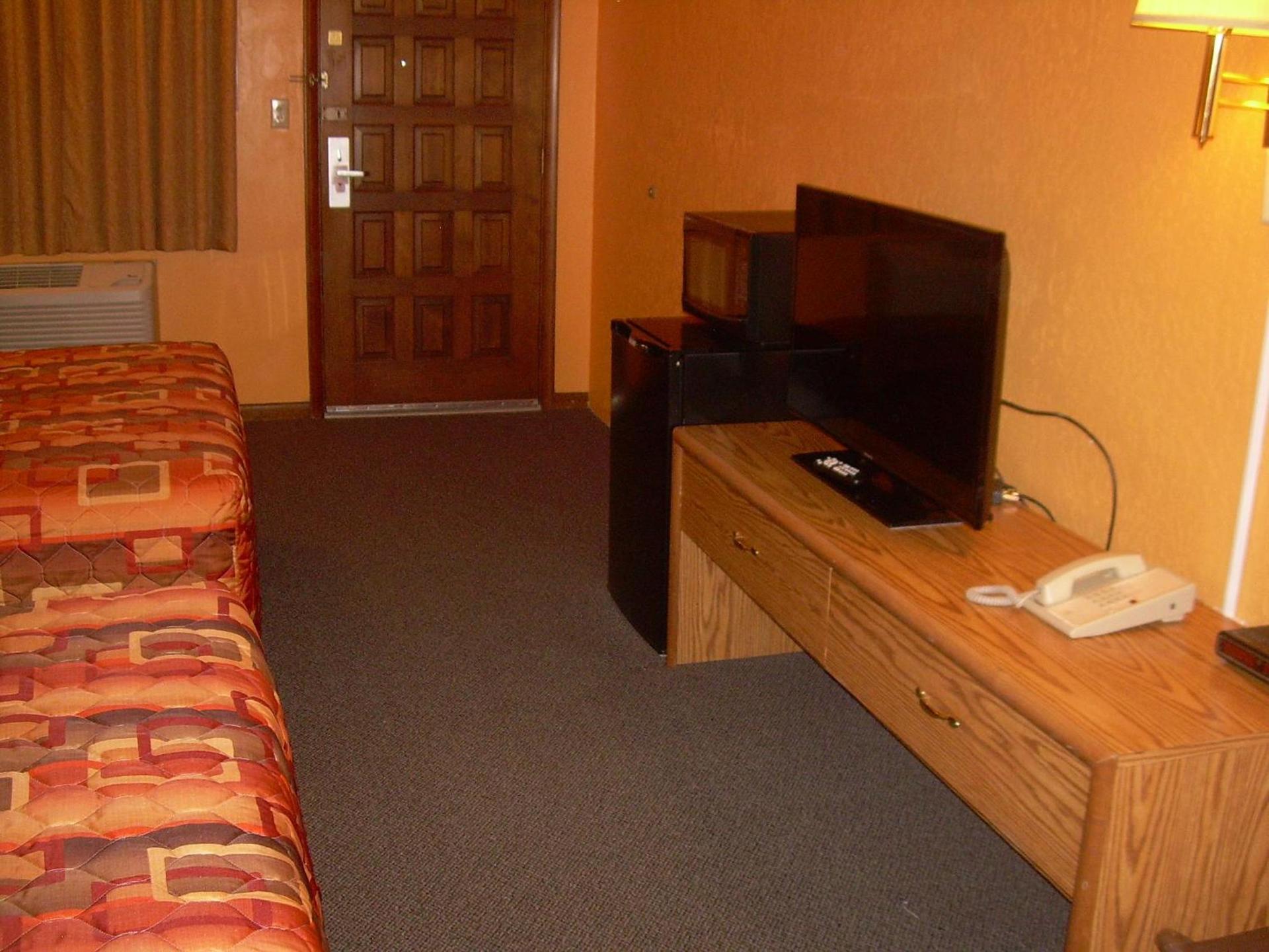 83 motel photo 20