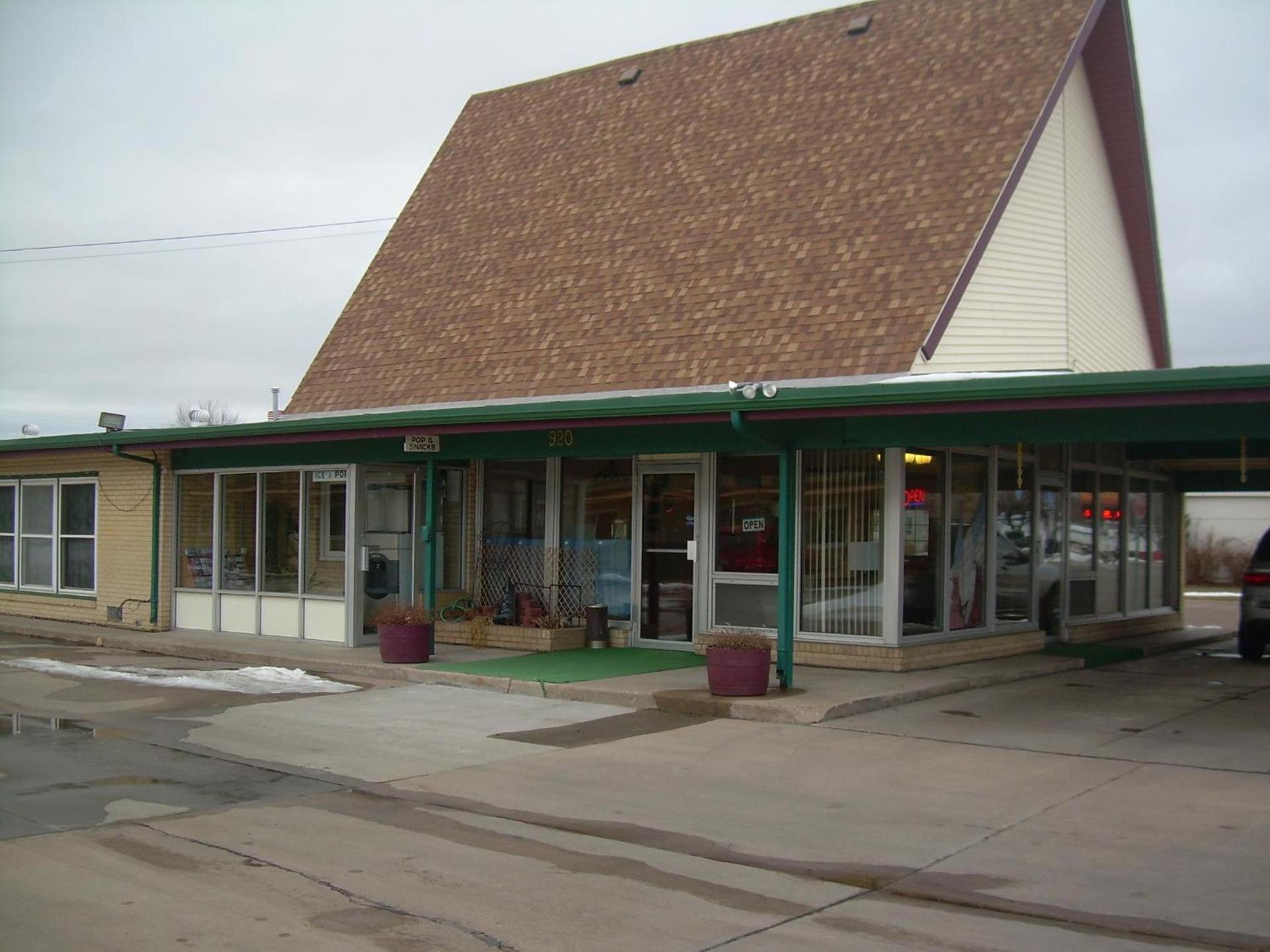 83 motel photo 1