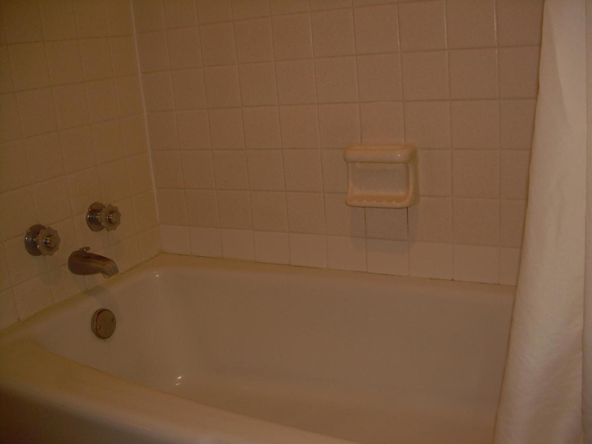 83 motel photo 6