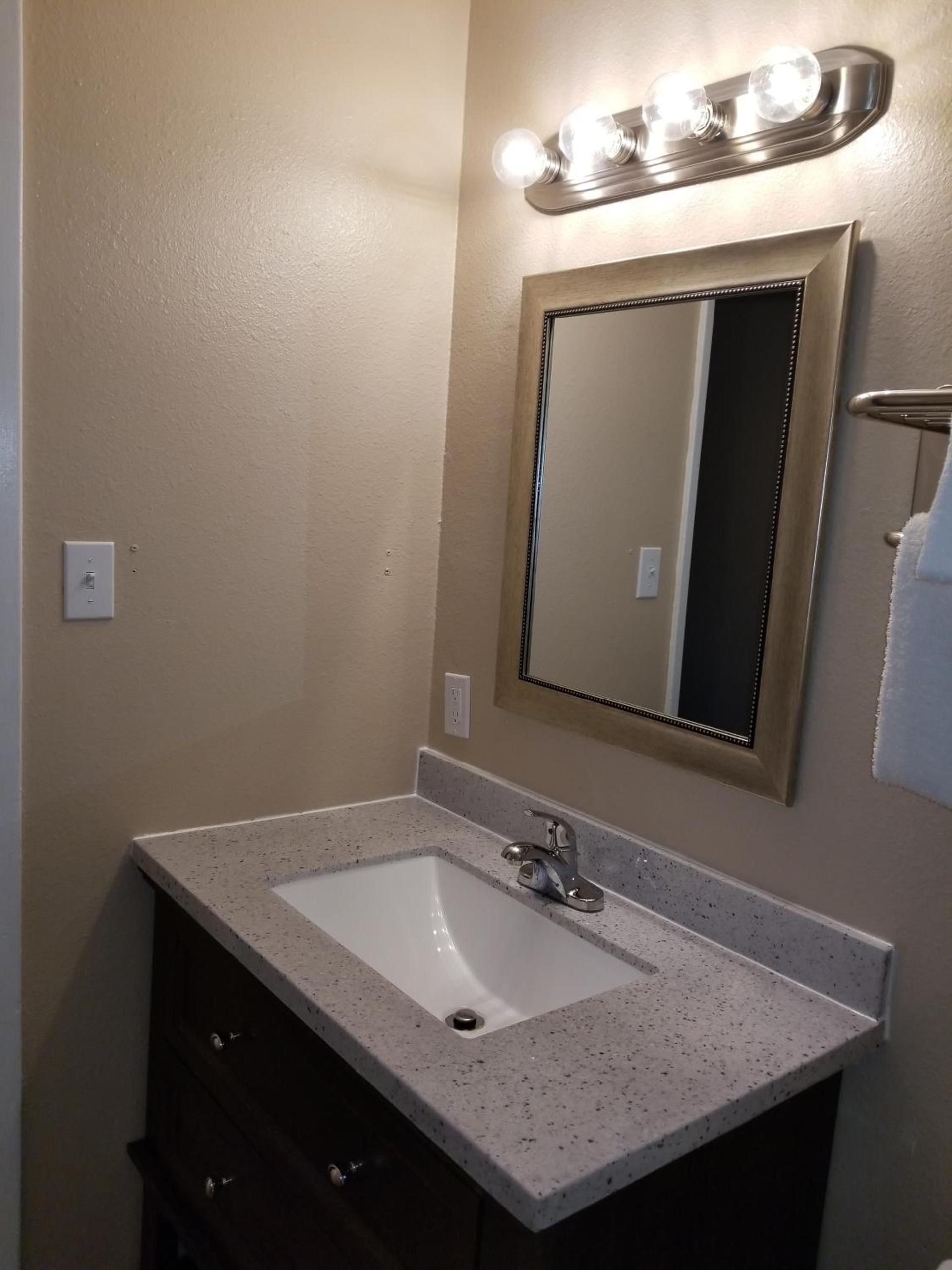 Beverly Lodge photo 20