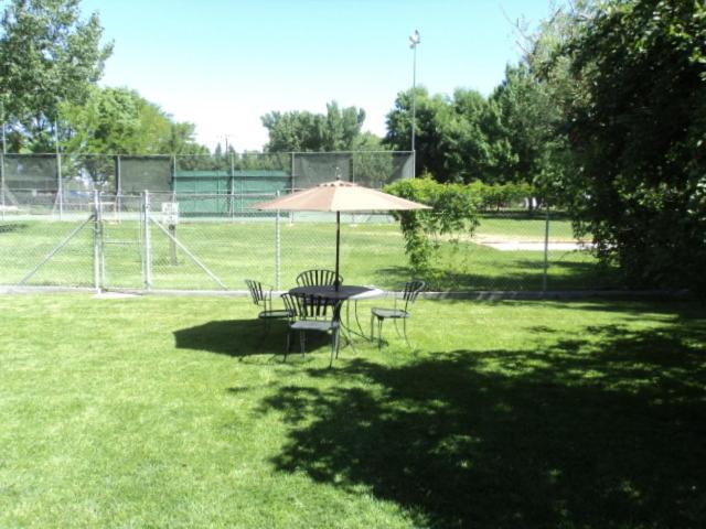 Bishop Elms Motel photo 27