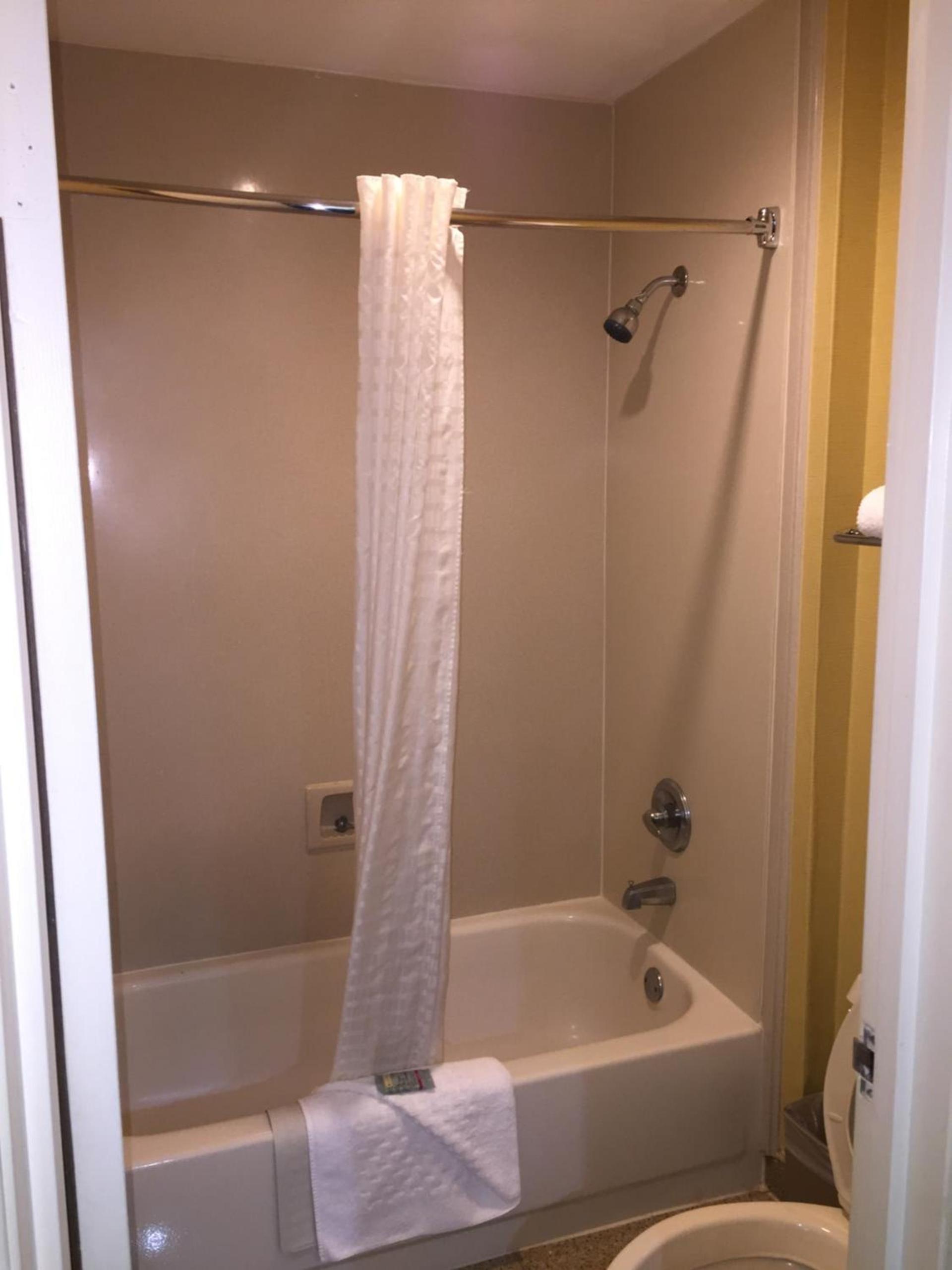 Quality Inn Jacksonville - Orange Park near Naval Air Station photo 9
