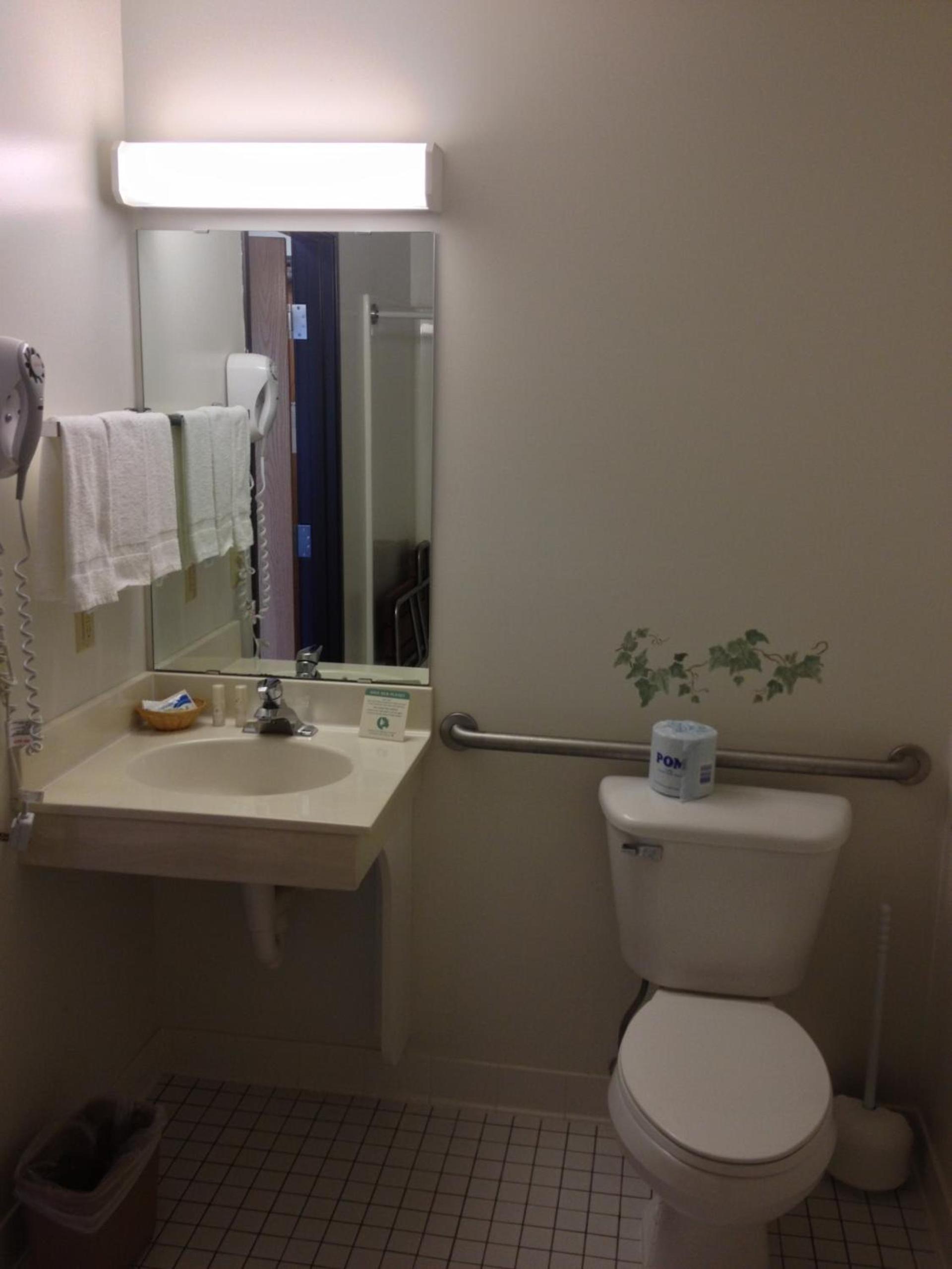 Americas Best Value Inn & Suites-Spring Valley photo 29