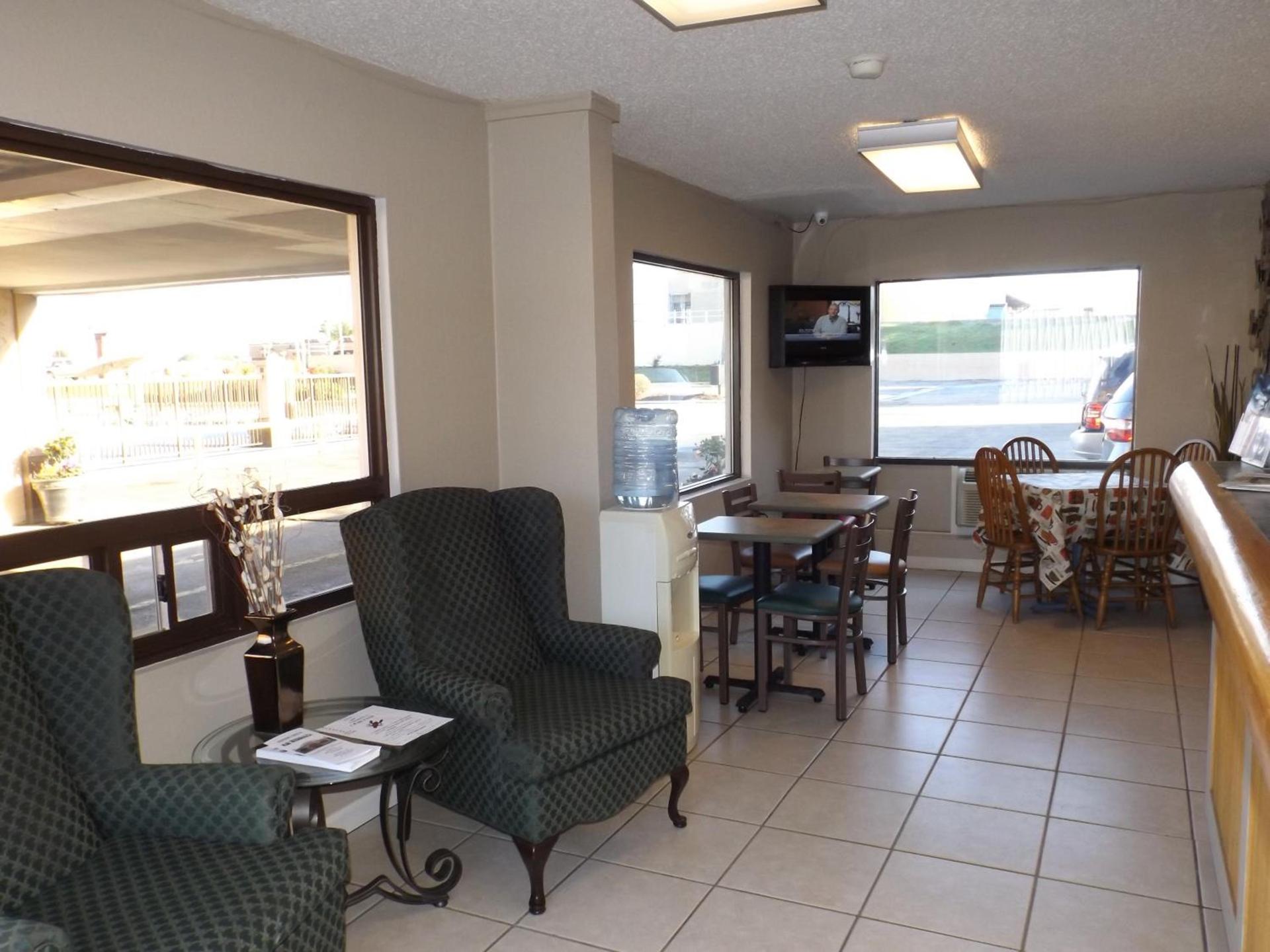 Super 8 by Wyndham Monticello AR photo 21