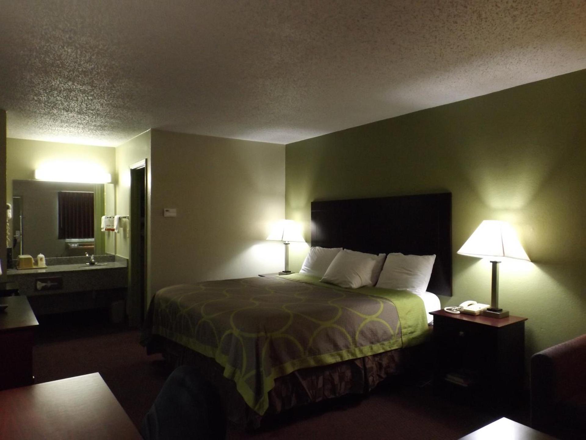 Super 8 by Wyndham Monticello AR photo 24