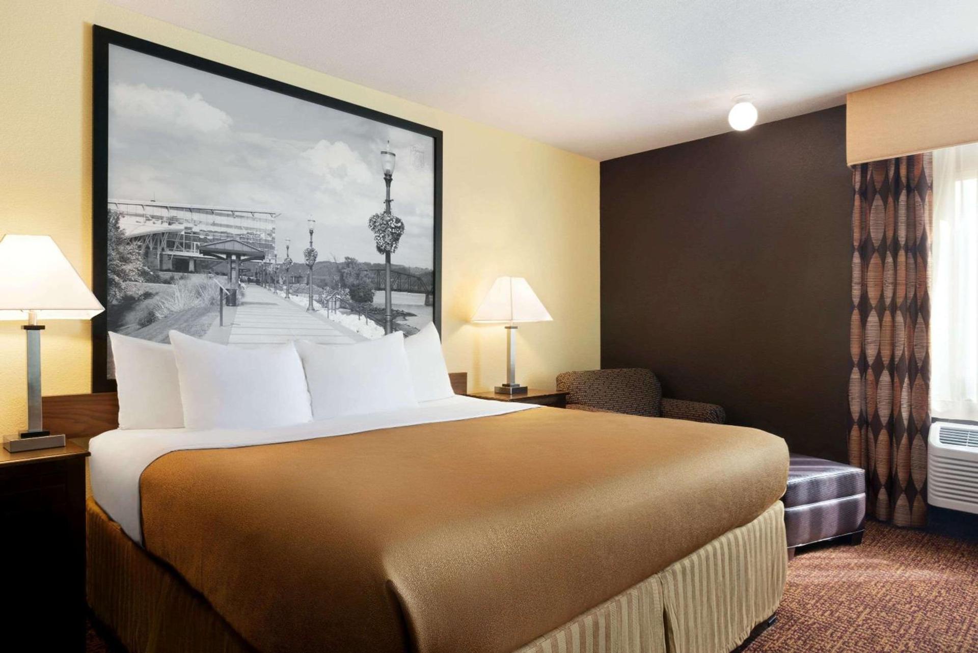 Super 8 by Wyndham Des Moines photo 29