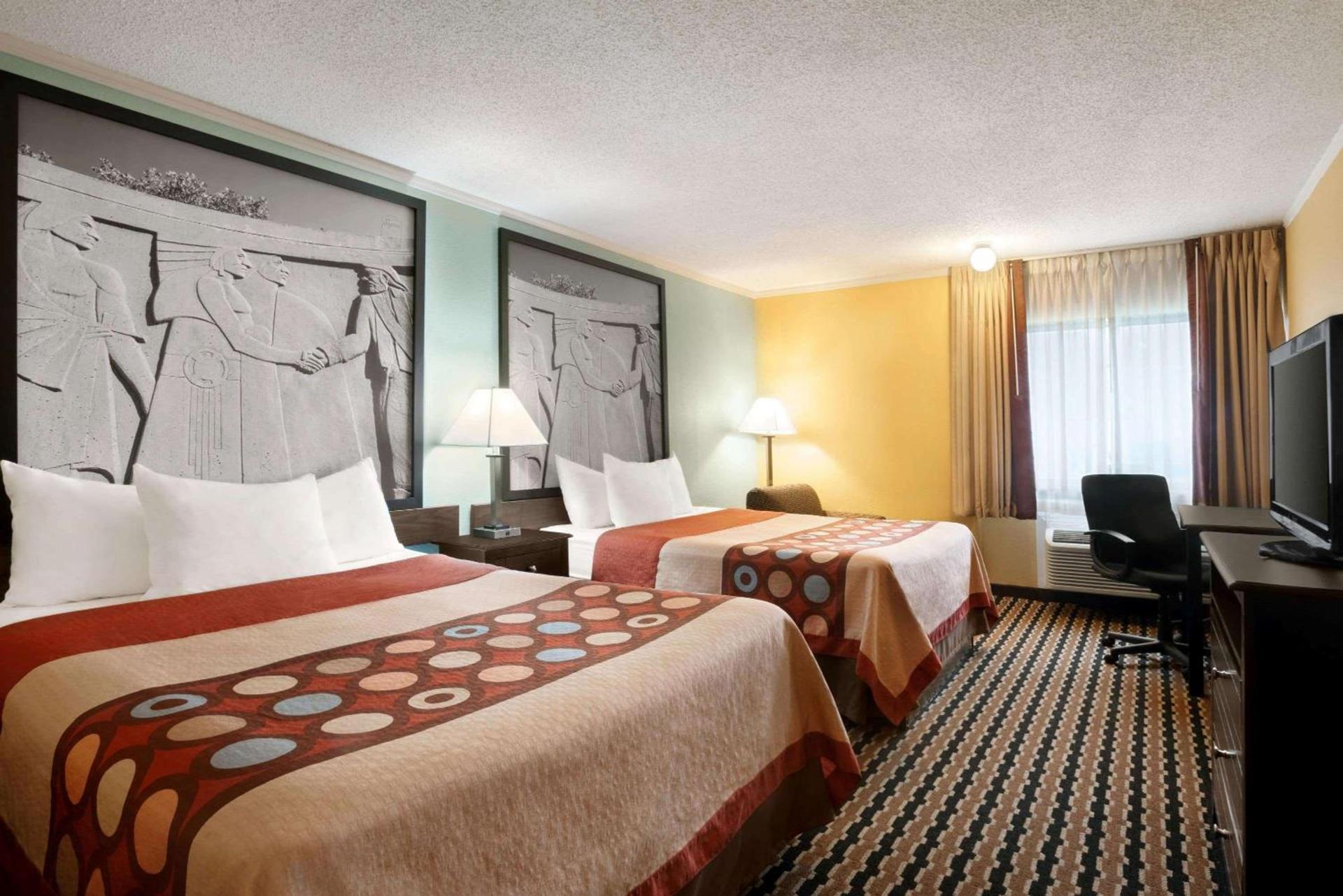 Super 8 by Wyndham Des Moines photo 27