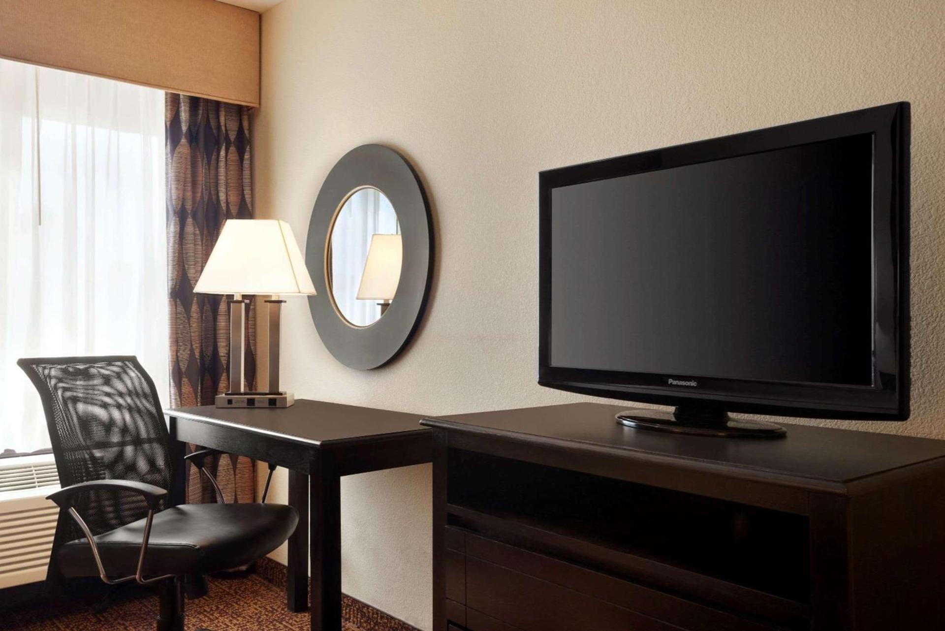 Super 8 by Wyndham Des Moines photo 24