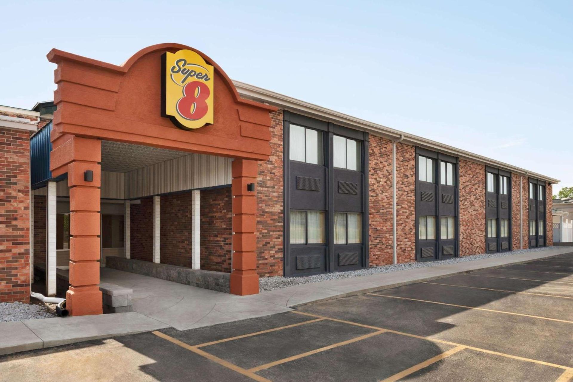Super 8 by Wyndham Des Moines photo 19