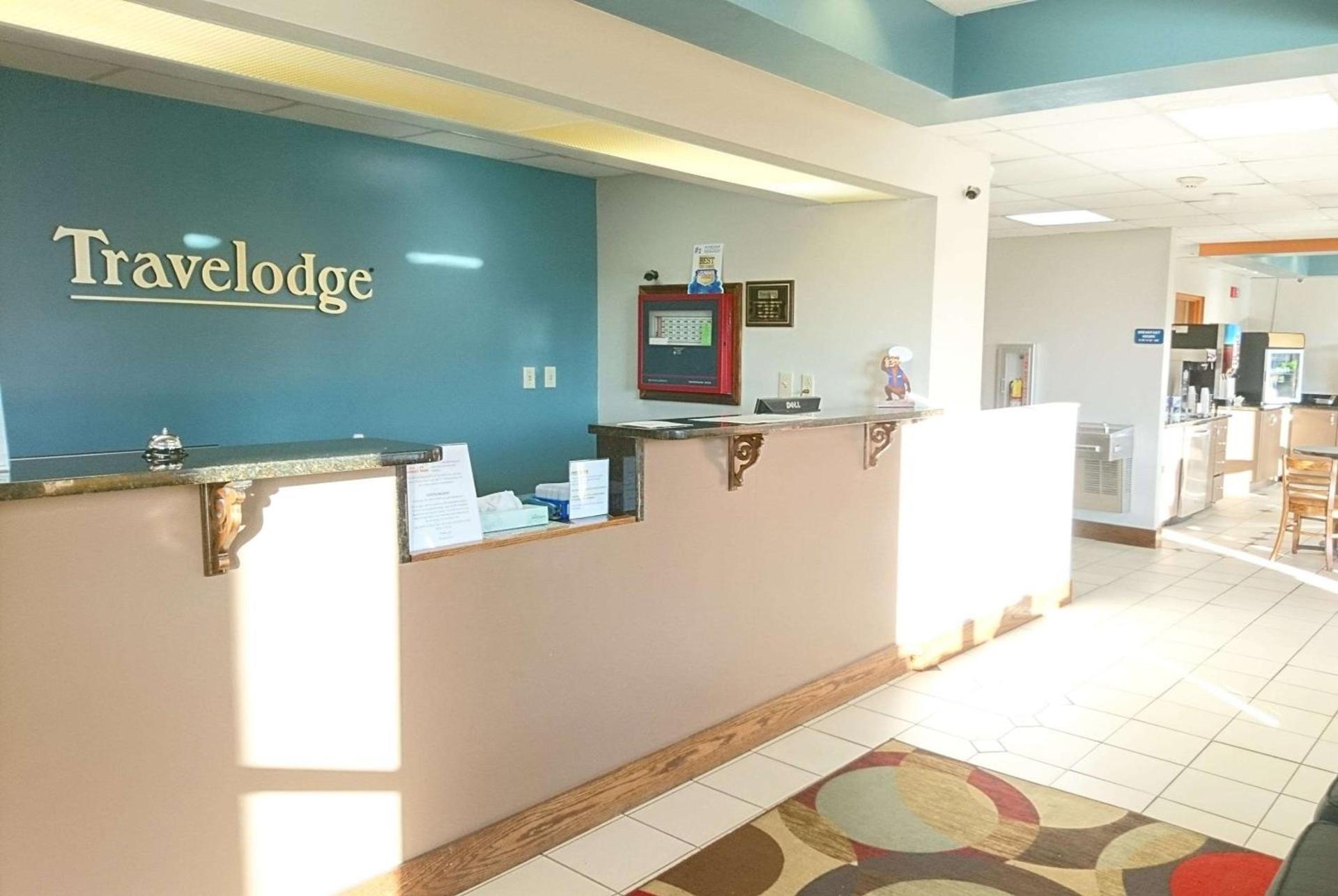 Travelodge by Wyndham Knoxville East photo 2
