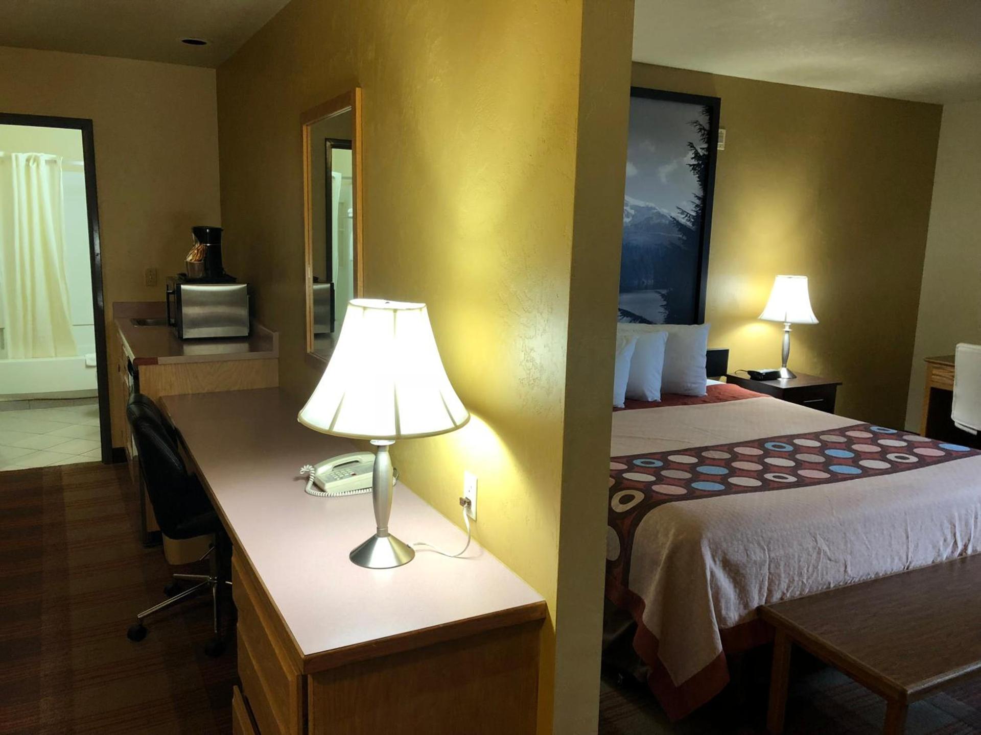 Super 8 by Wyndham Kennewick photo 13