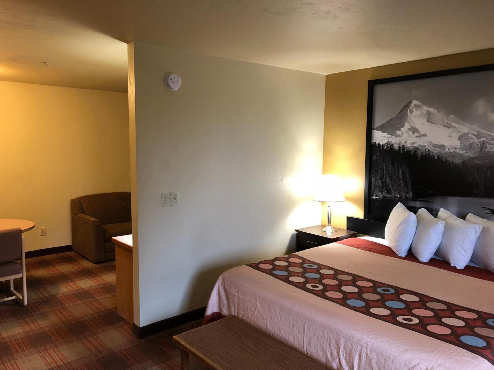 Super 8 by Wyndham Kennewick photo 14