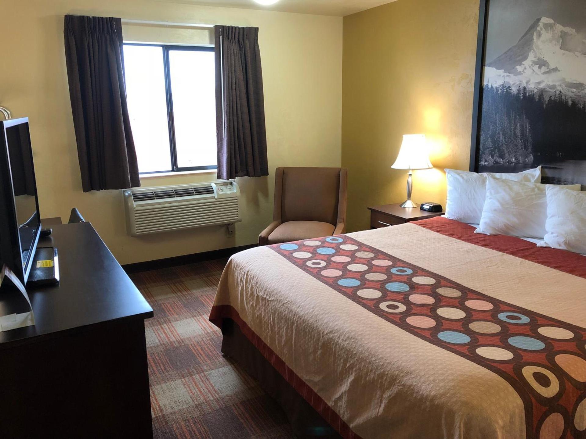 Super 8 by Wyndham Kennewick photo 22