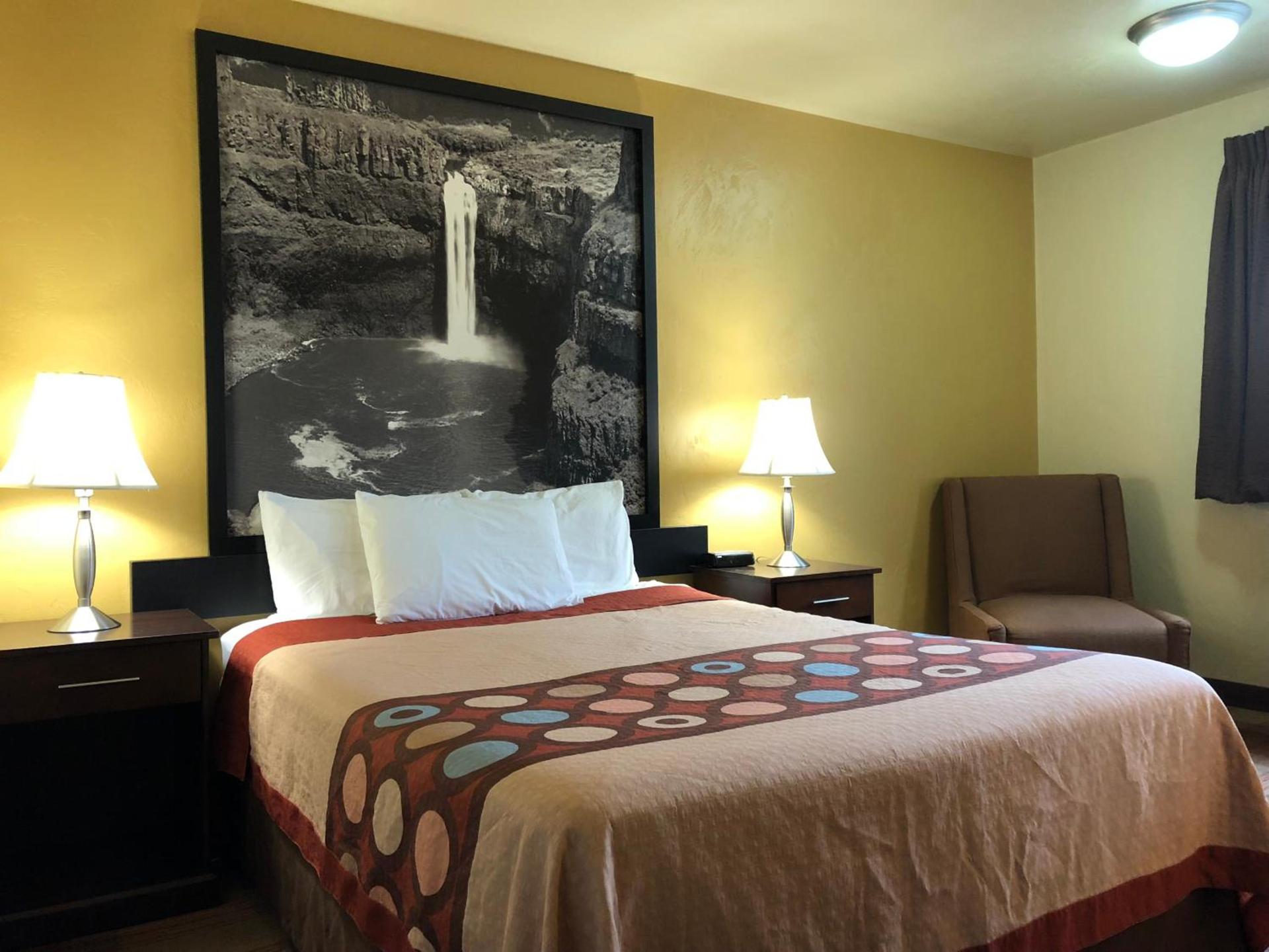 Super 8 by Wyndham Kennewick photo 26