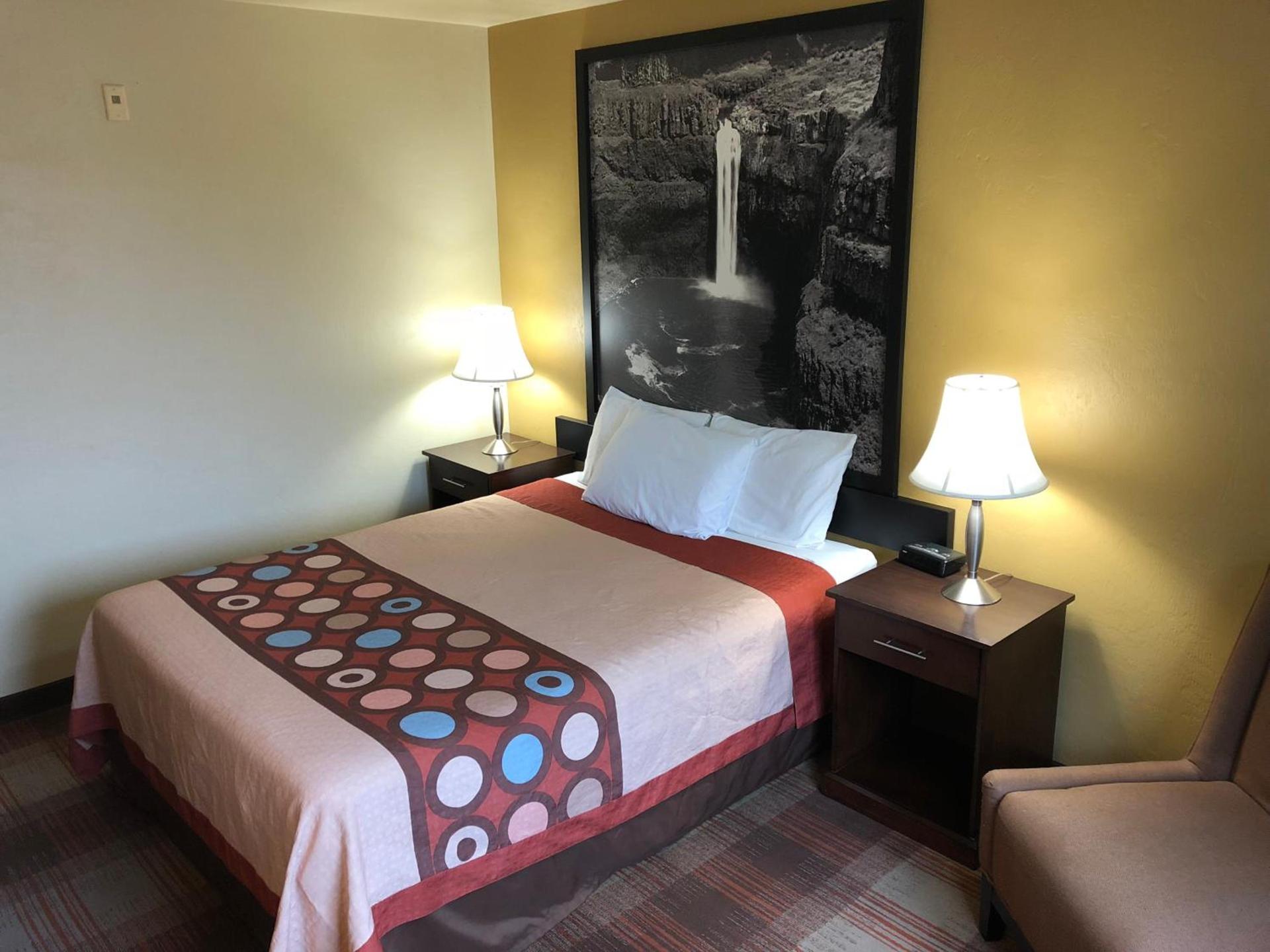 Super 8 by Wyndham Kennewick photo 28