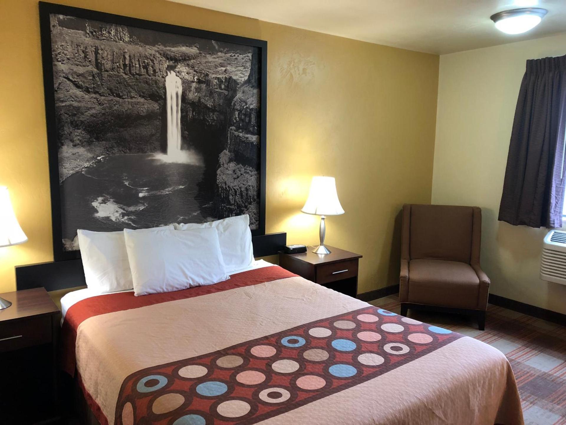 Super 8 by Wyndham Kennewick photo 29