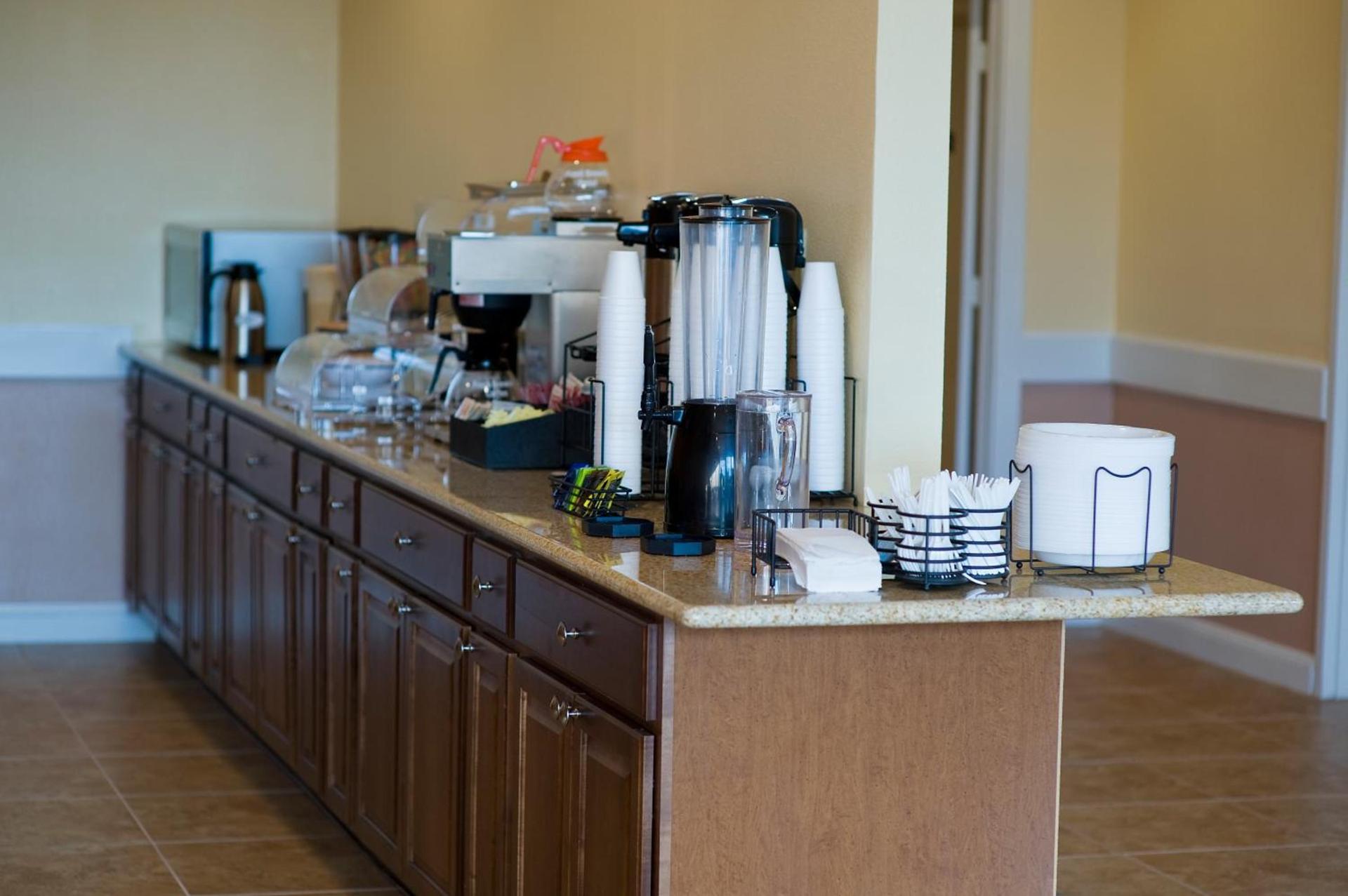 Express Inn & Suites photo 3