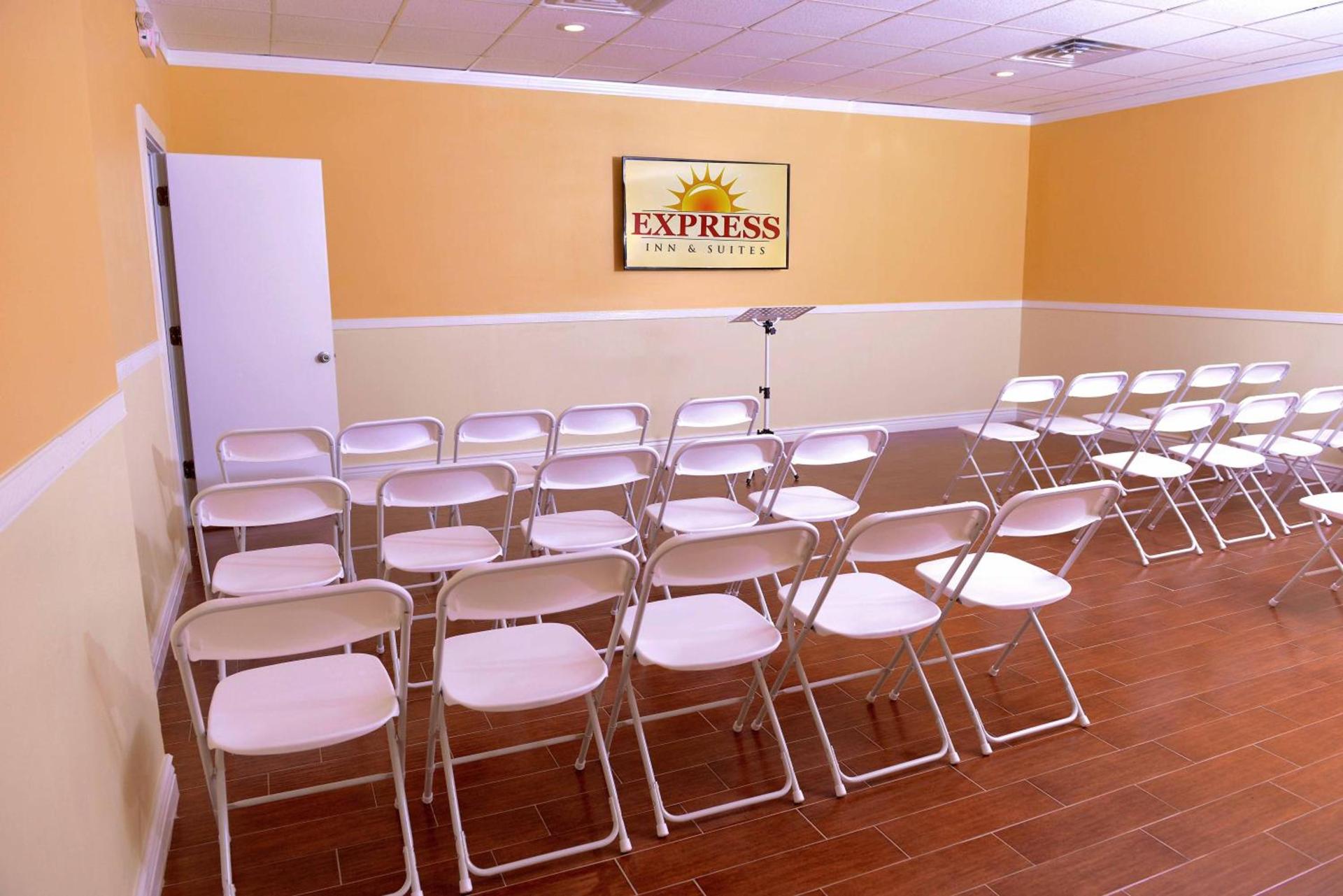 Express Inn & Suites photo 9