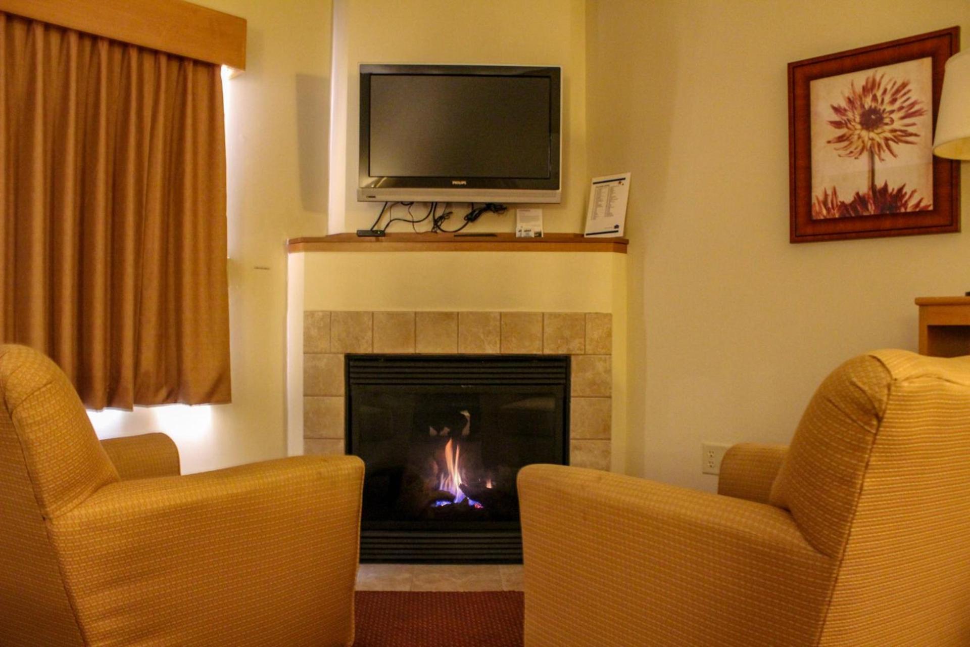 AmeriVu Inn and Suites - Waconia photo 57