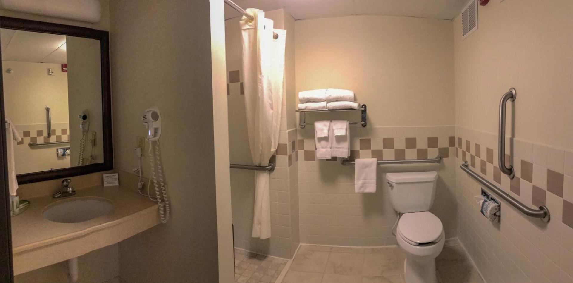AmeriVu Inn and Suites - Waconia photo 58