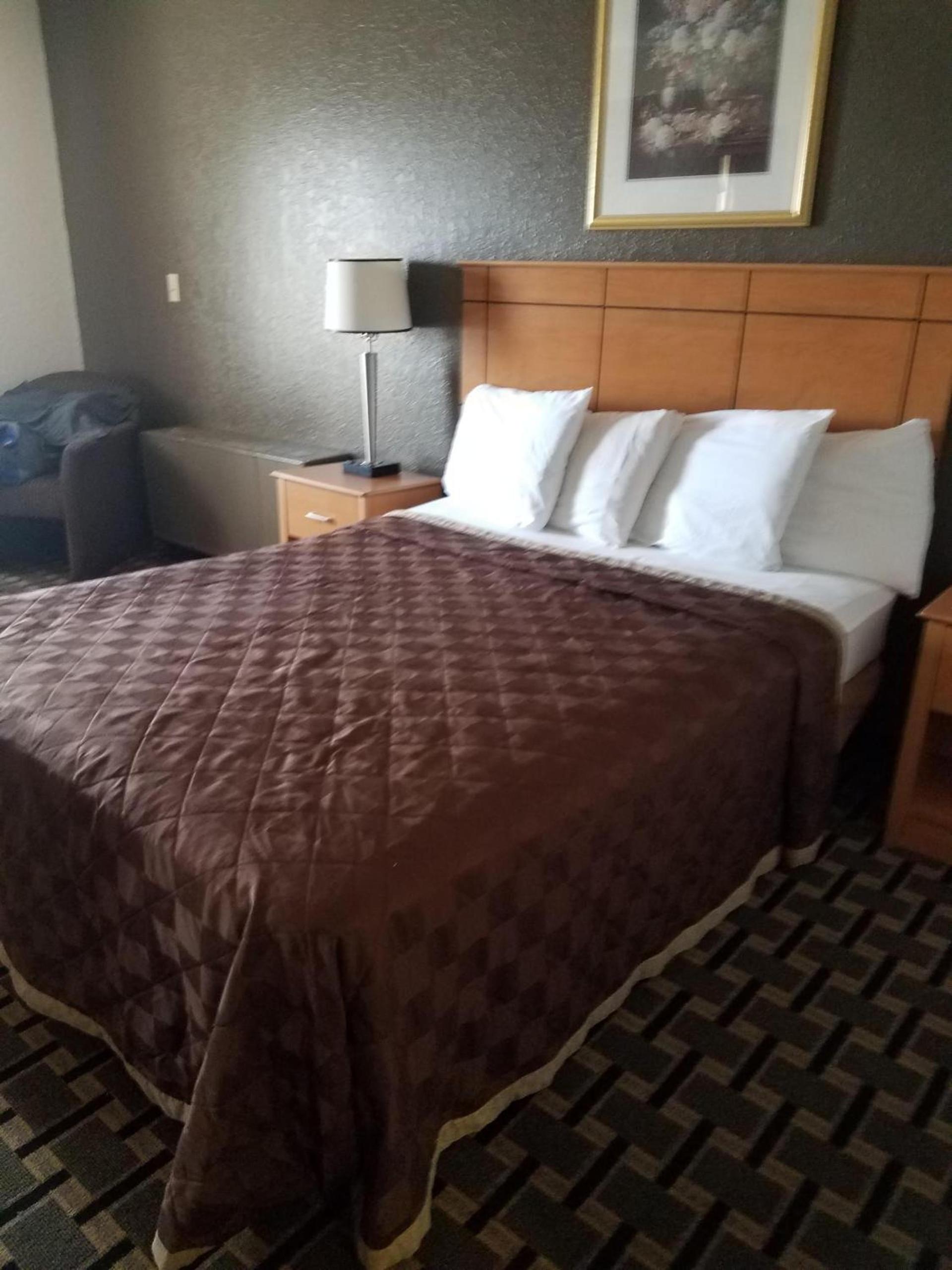 Americas Best Value Inn and Suites St. Cloud photo 6