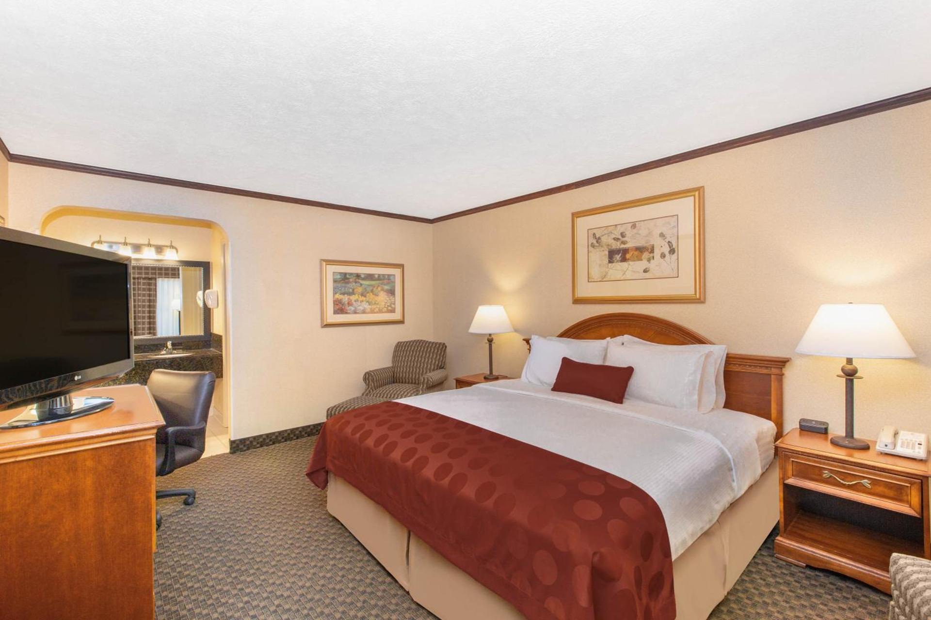 Ramada by Wyndham Midtown Grand Island photo 25