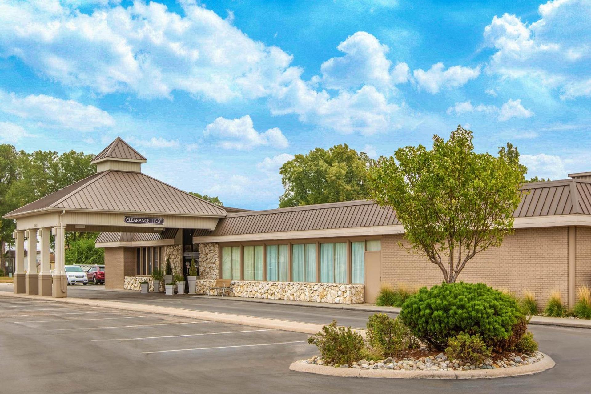 Ramada by Wyndham Midtown Grand Island photo 30