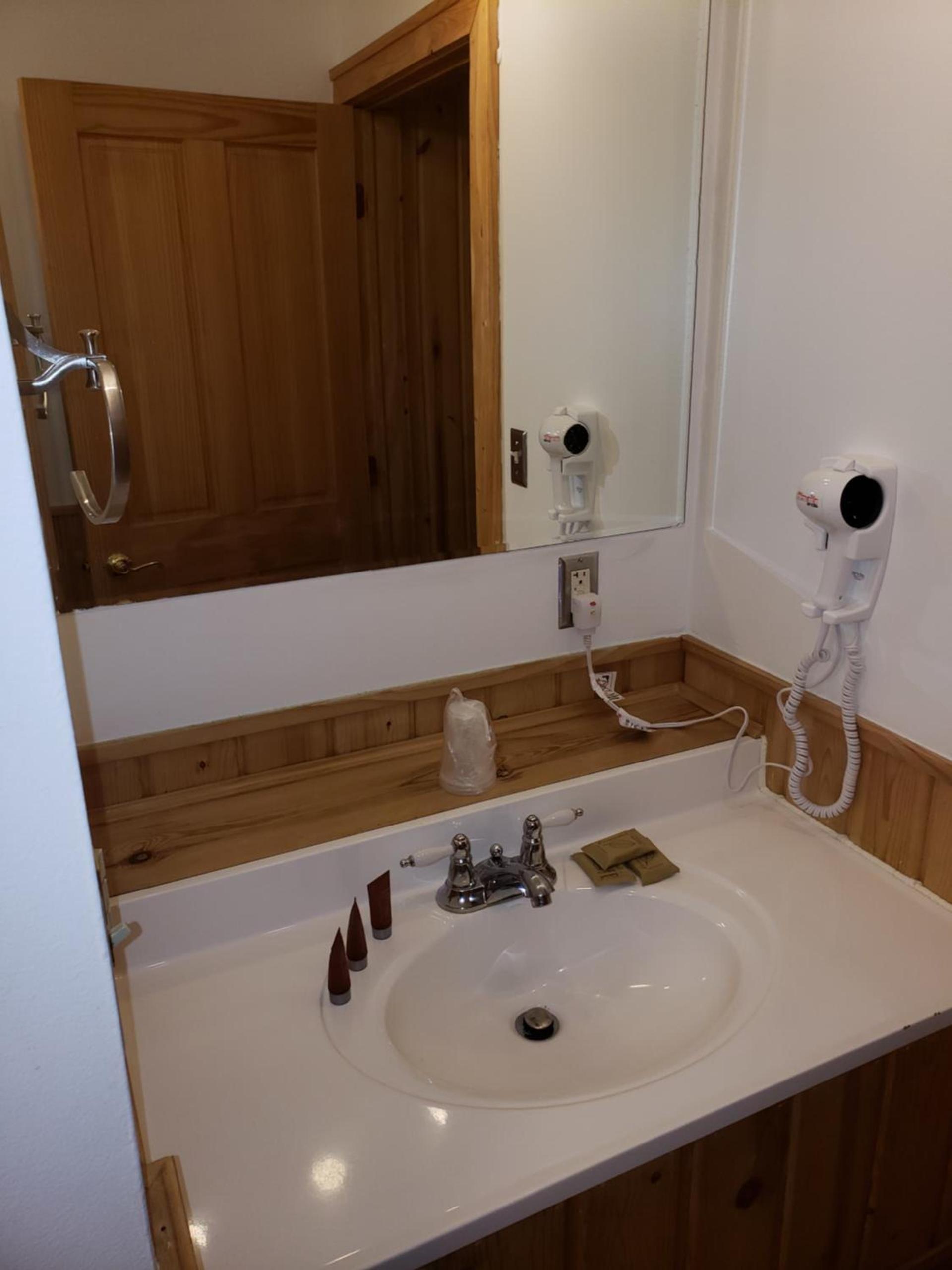 Willard Munger Inn photo 16