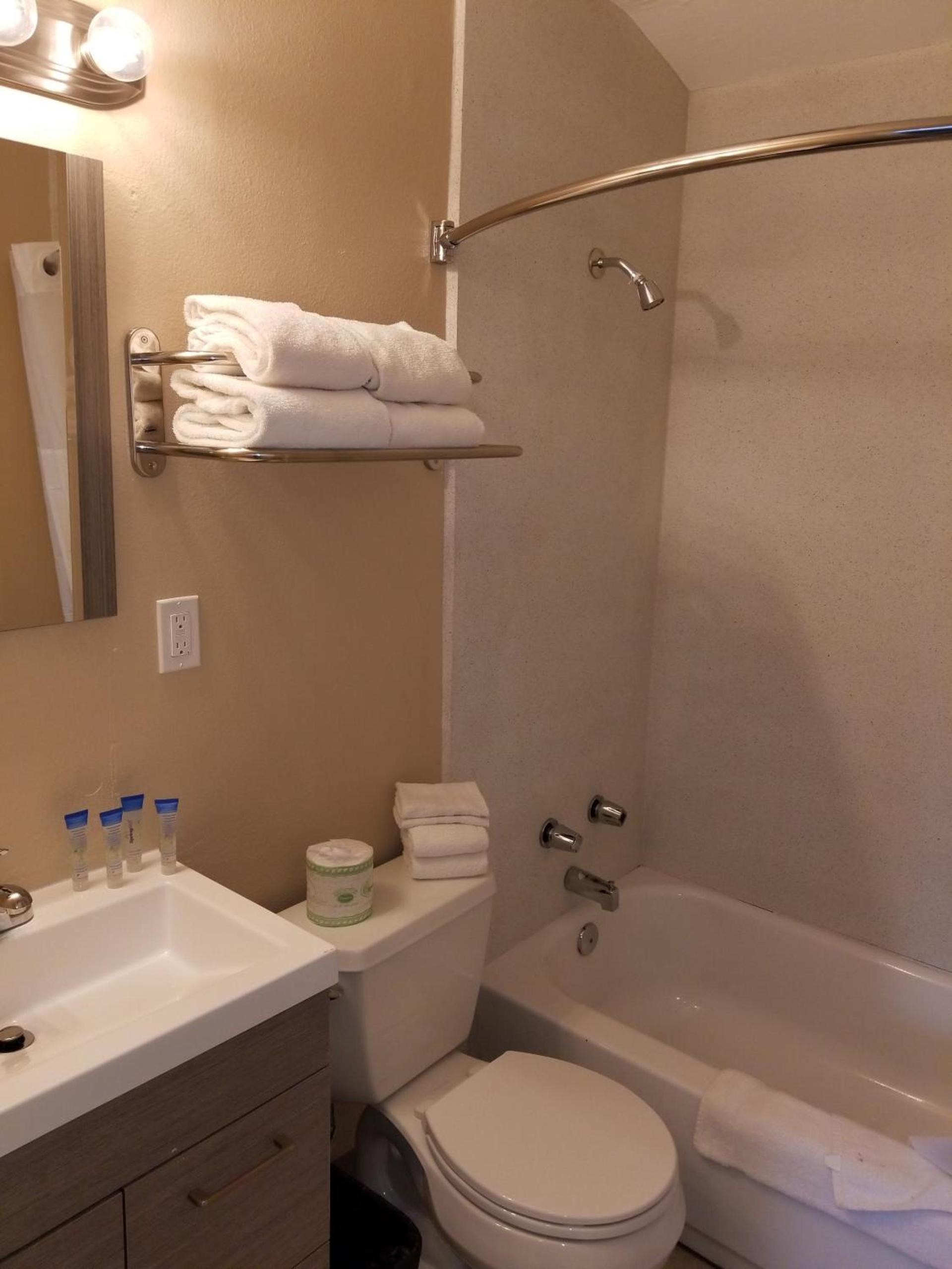Beverly Lodge photo 17