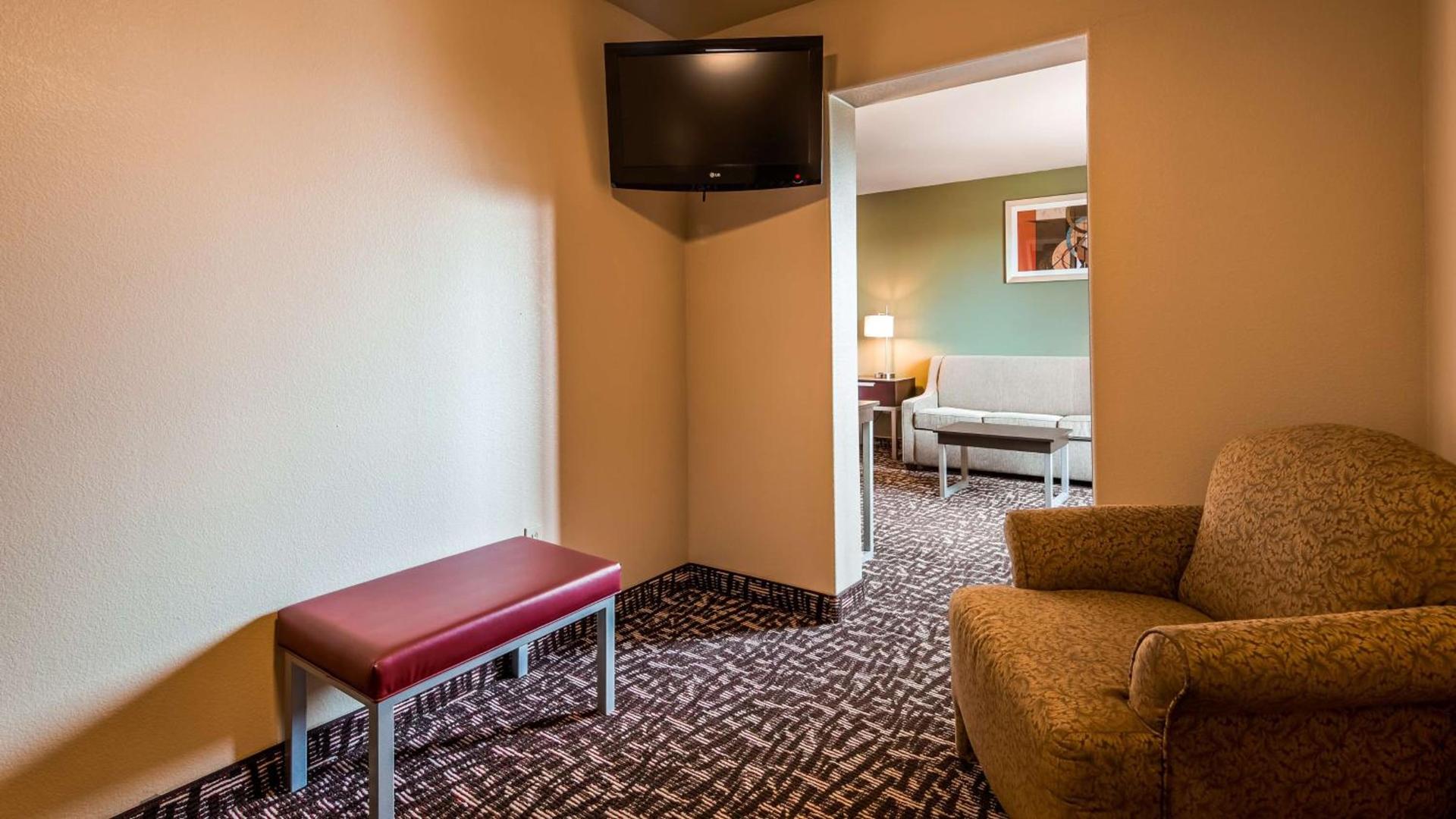 Best Western Plus The Woodlands photo 5