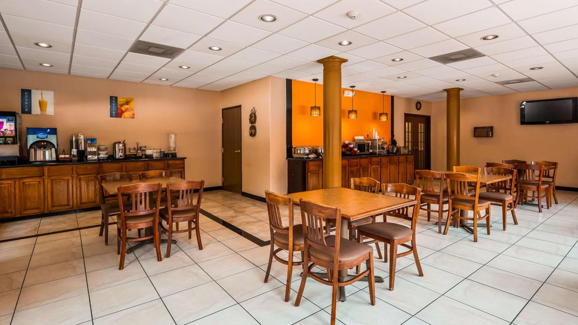 Best Western Plus The Woodlands photo 6