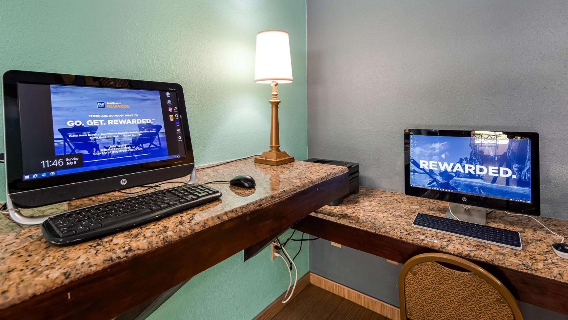 Best Western Plus The Woodlands photo 8