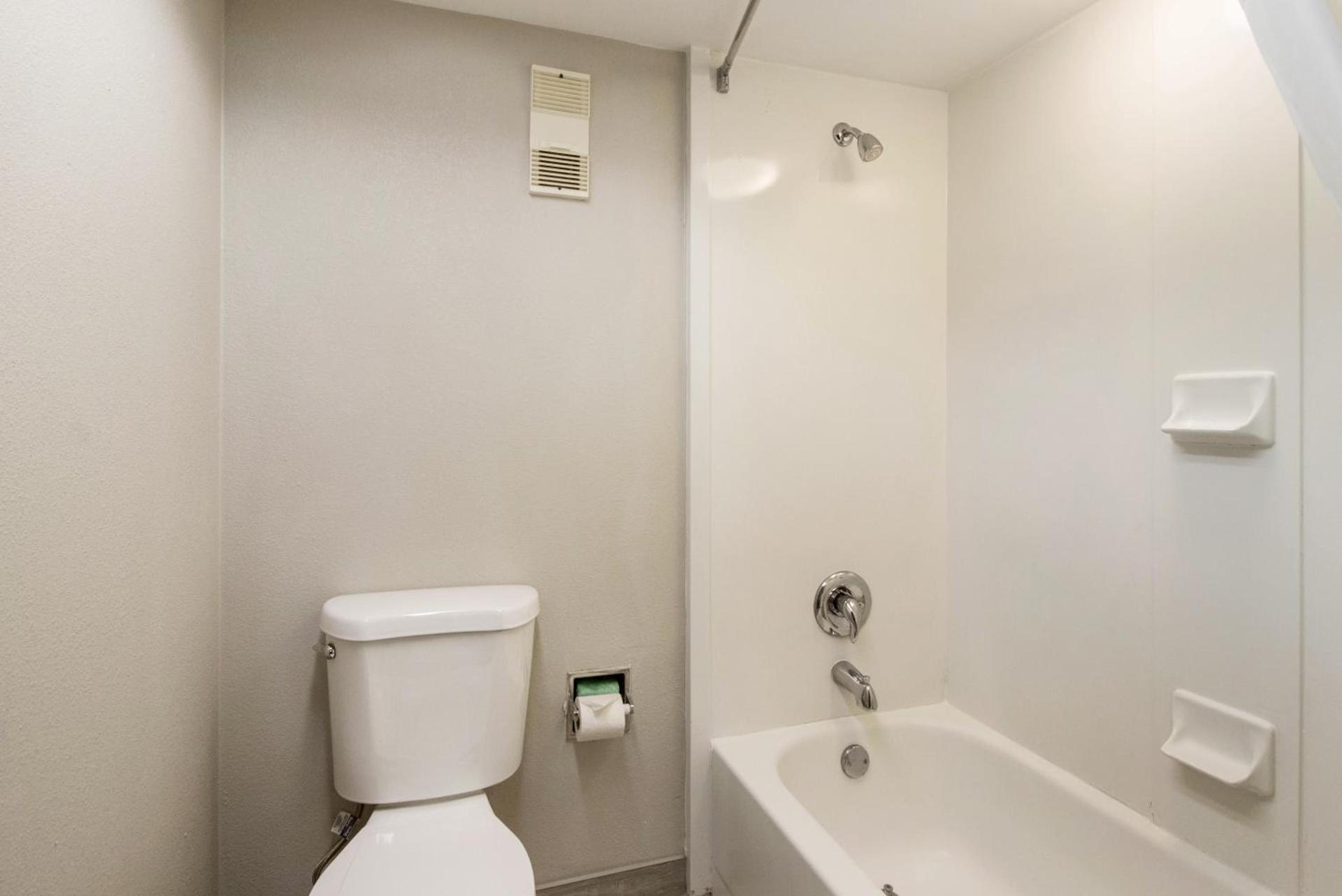 Clarion Hotel Jackson Northwest photo 24