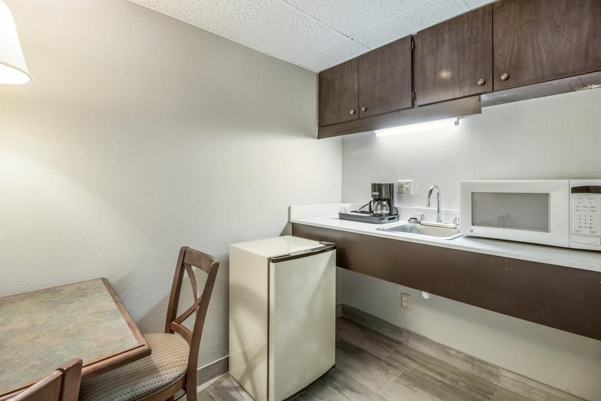 Clarion Hotel Jackson Northwest photo 9