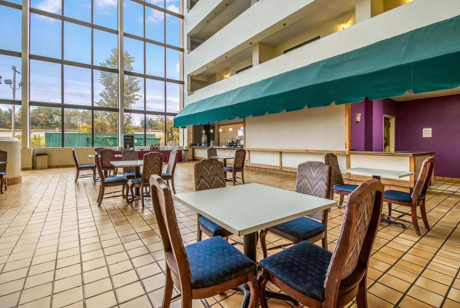 Clarion Hotel Jackson Northwest photo 4