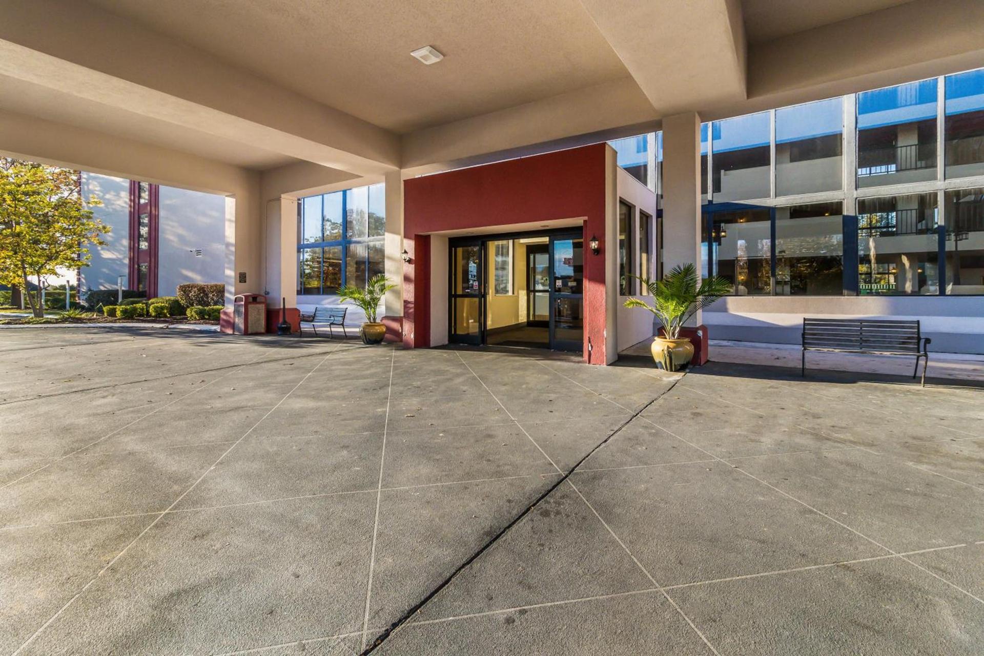 Clarion Hotel Jackson Northwest photo 3