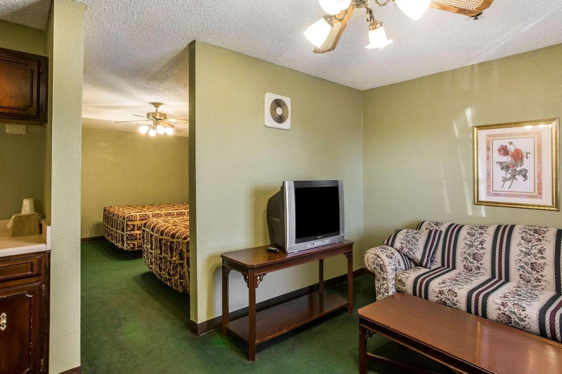 Rodeway Inn & Suites Smyrna - Nashville Area photo 23