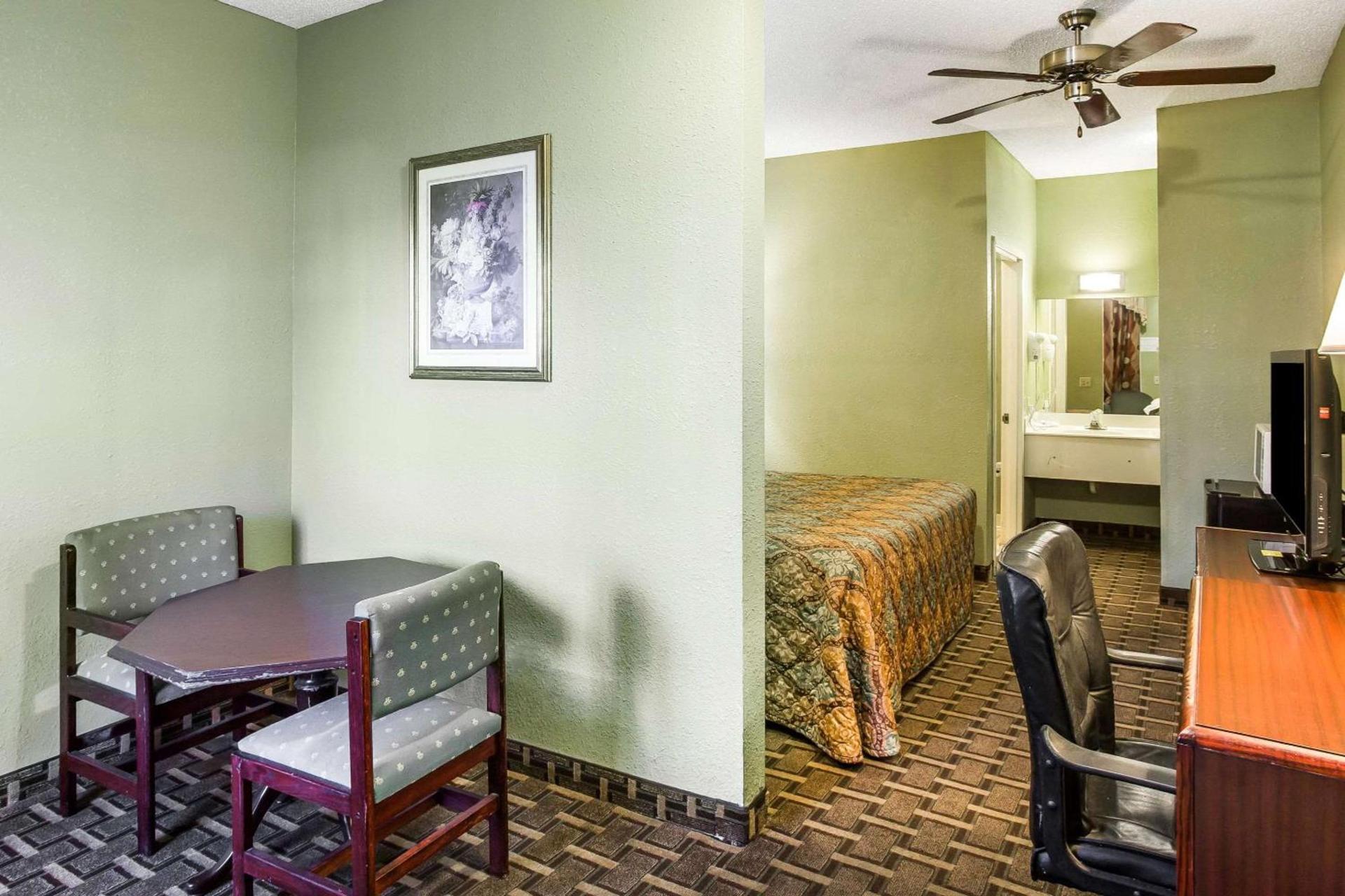 Rodeway Inn & Suites Smyrna - Nashville Area photo 25