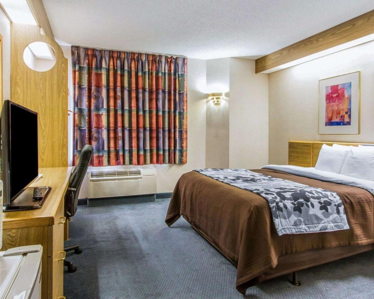 Rodeway Inn photo 17
