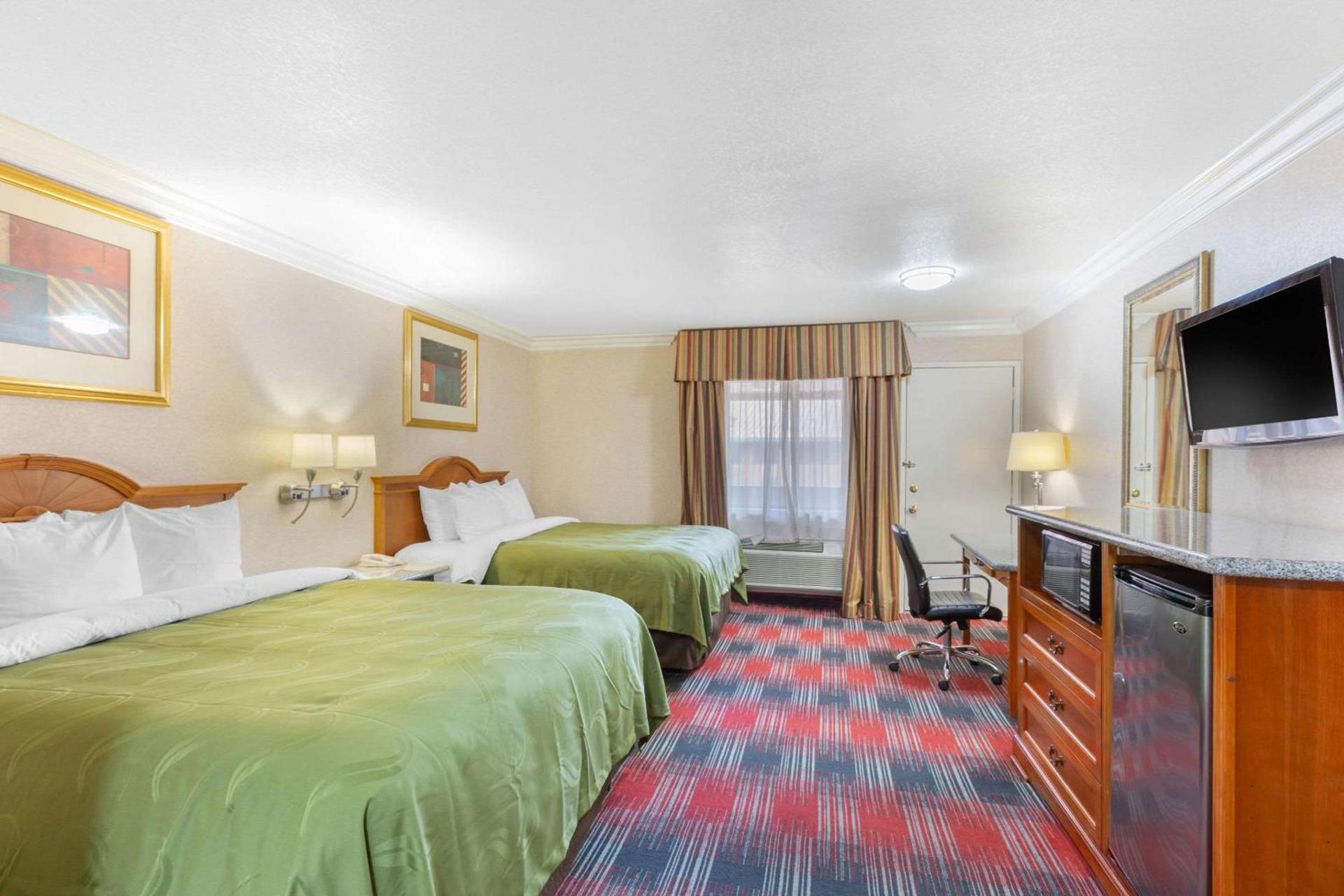 Quality Inn & Suites Oceanside Near Camp Pendleton photo 39