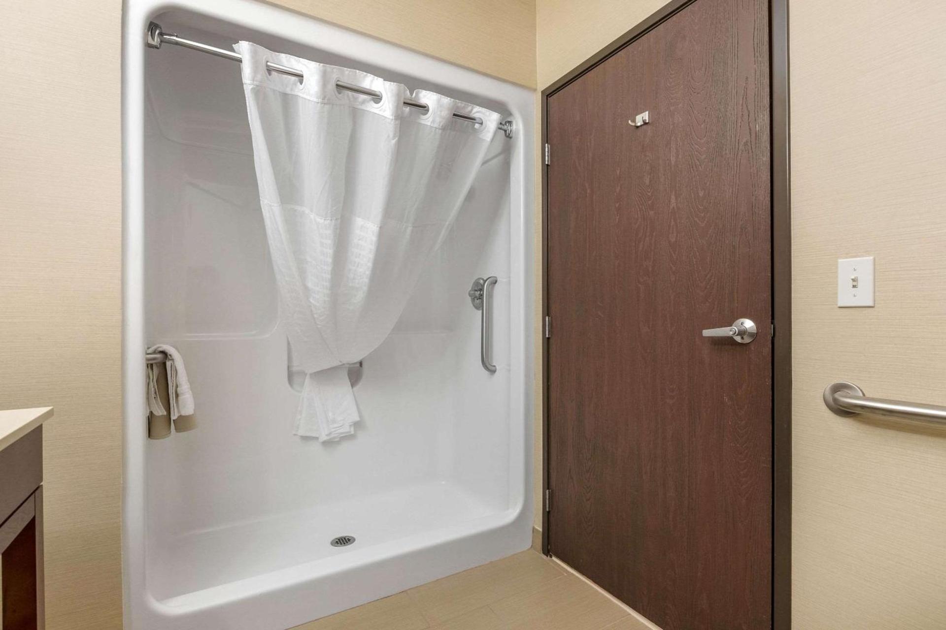 Comfort Suites Cedar Falls Industrial Park photo 20