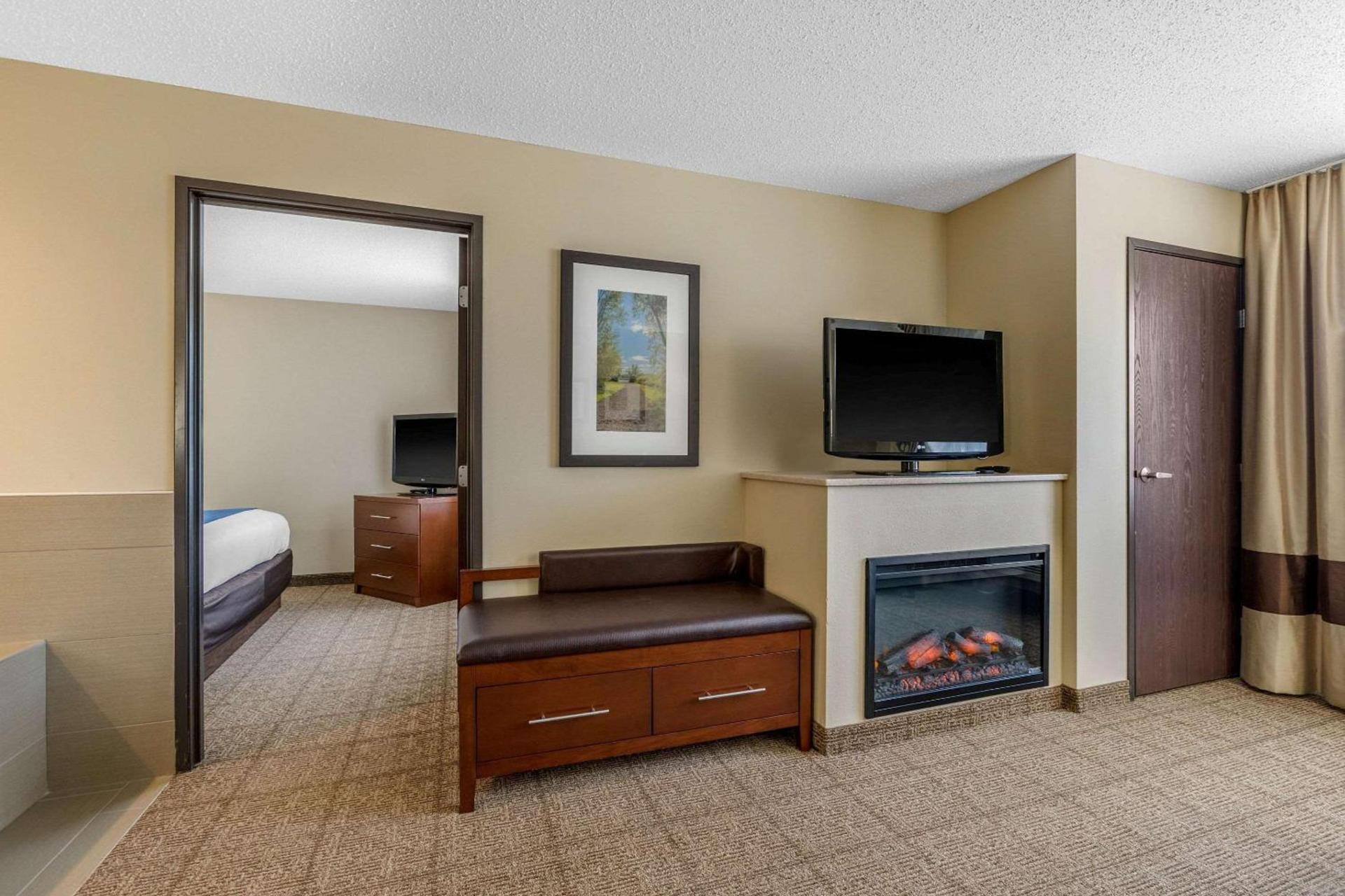 Comfort Suites Cedar Falls Industrial Park photo 17