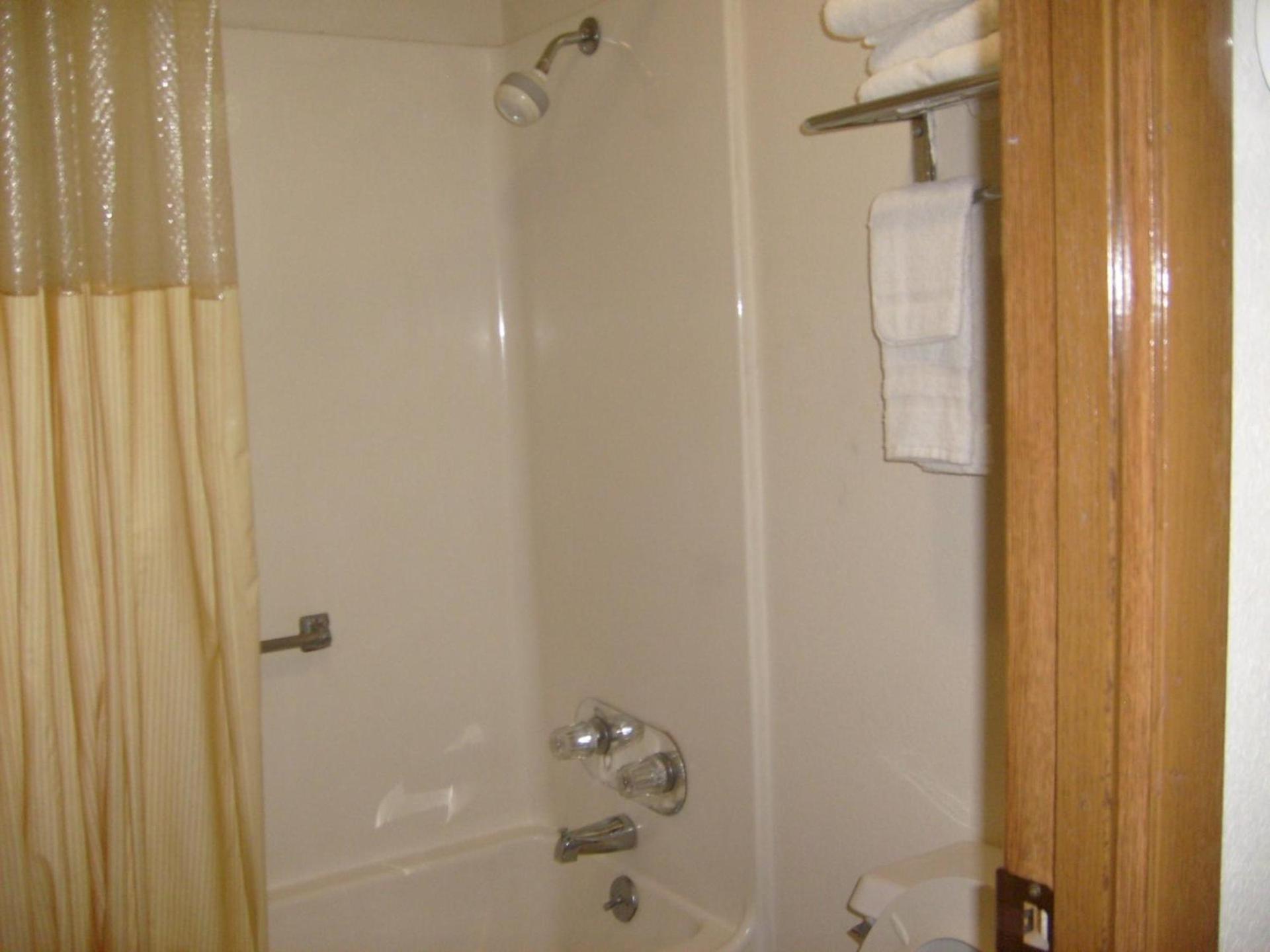 Express Inn Thomson photo 28