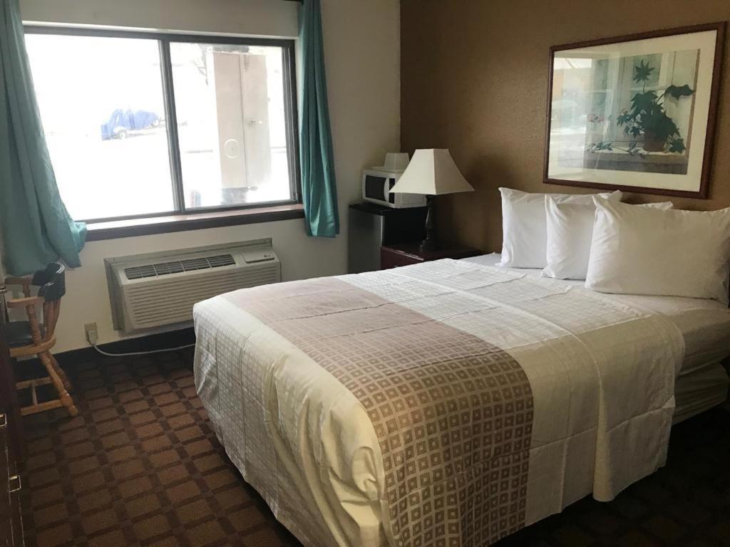 Valued Stay Sun Prairie photo 16